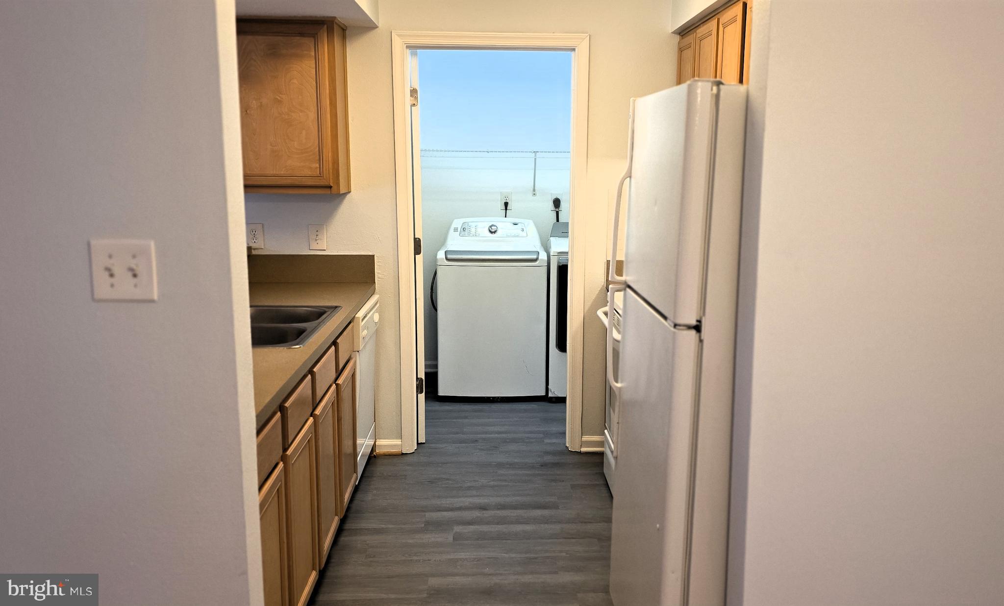 CEDAR LEE CONDOMINIUM - Residential