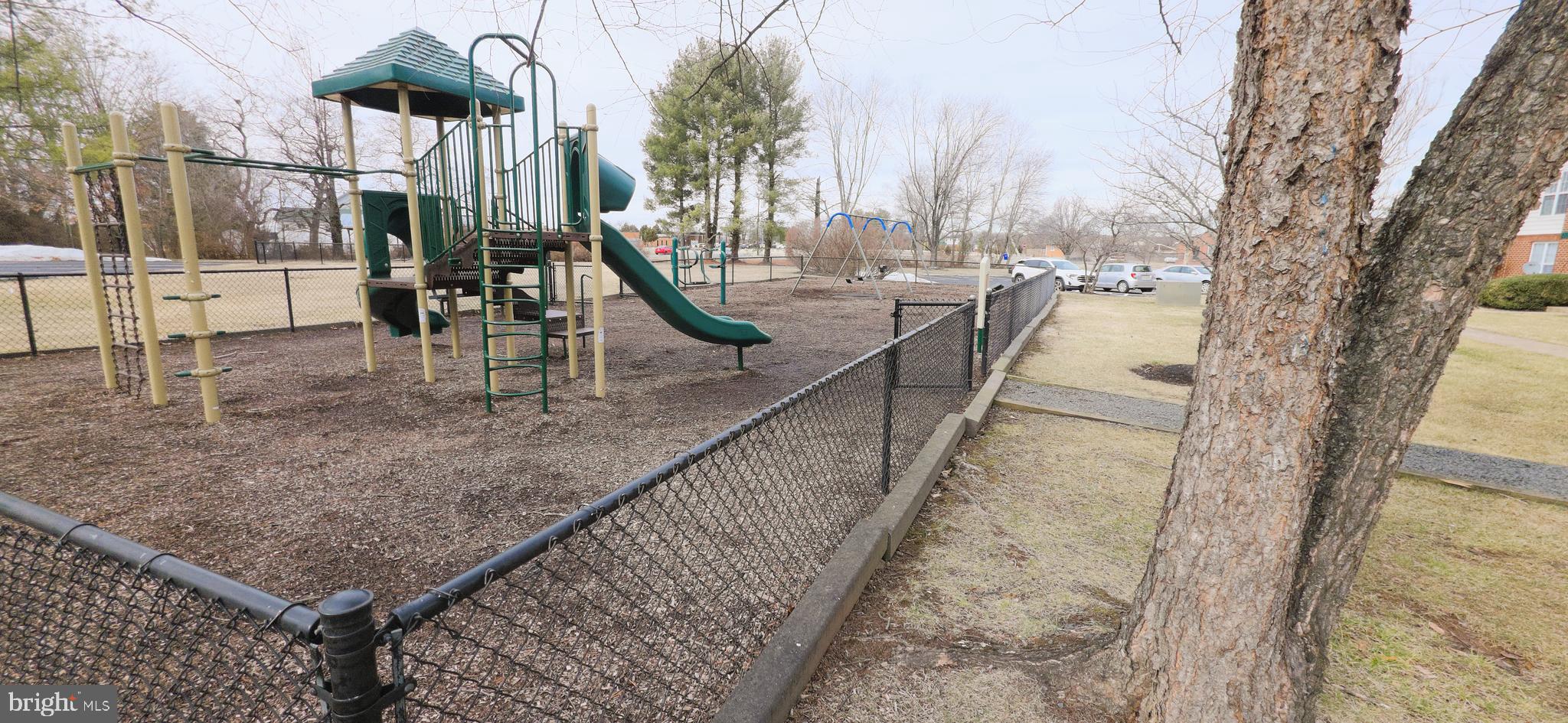 CEDAR LEE CONDOMINIUM - Residential