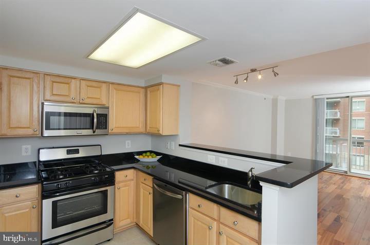 VIRGINIA SQUARE - Residential Lease