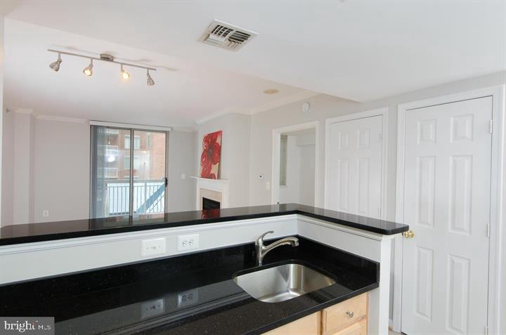 VIRGINIA SQUARE - Residential Lease