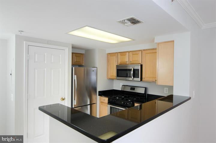 VIRGINIA SQUARE - Residential Lease