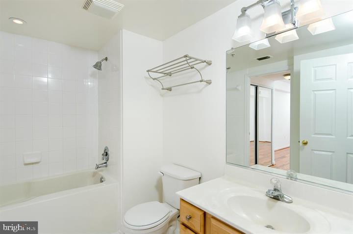 VIRGINIA SQUARE - Residential Lease