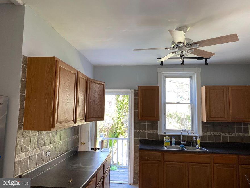 A twin house on Whitby Avenue!
Back yard, spacious bathroom, spacious basement with a separate entrance.
Property offered "AS IS" in it's present condition.