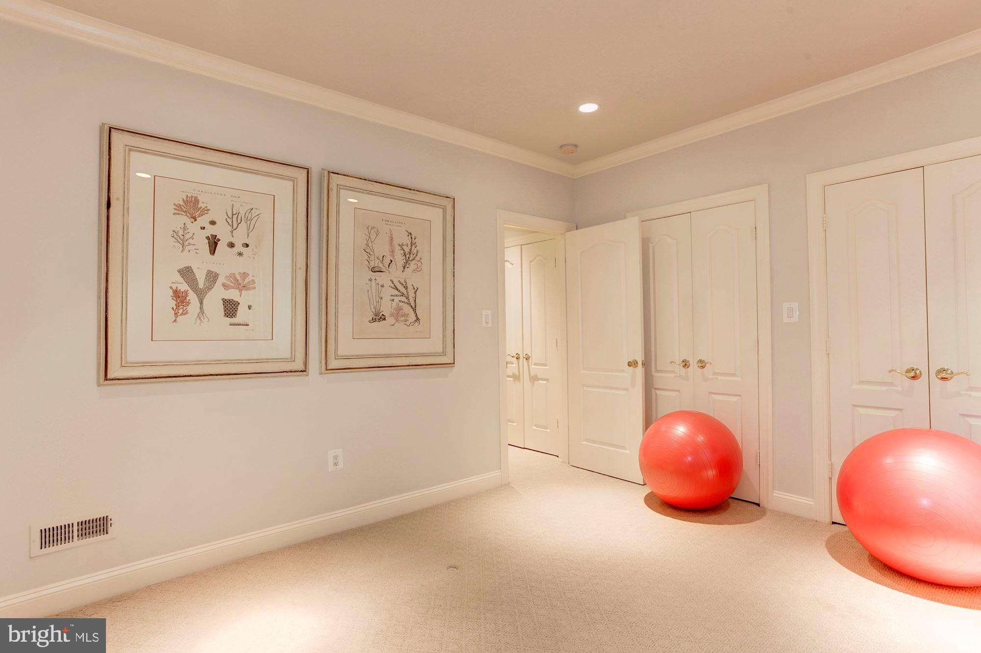 TARA MANOR - Residential