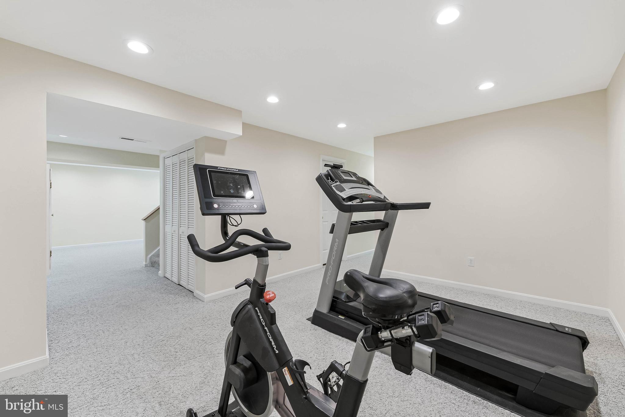 CHANTILLY HIGHLANDS - Residential