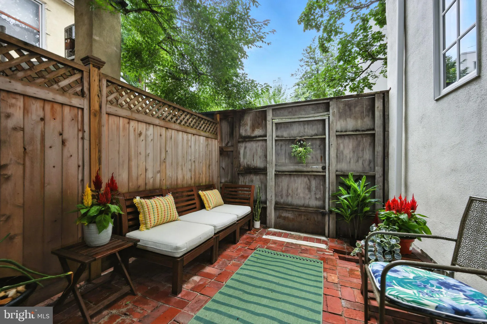 Philadelphia, Pennsylvania 19147, United States, 3 Bedrooms Bedrooms, ,1 BathroomBathrooms,Residential,Contingent,197145