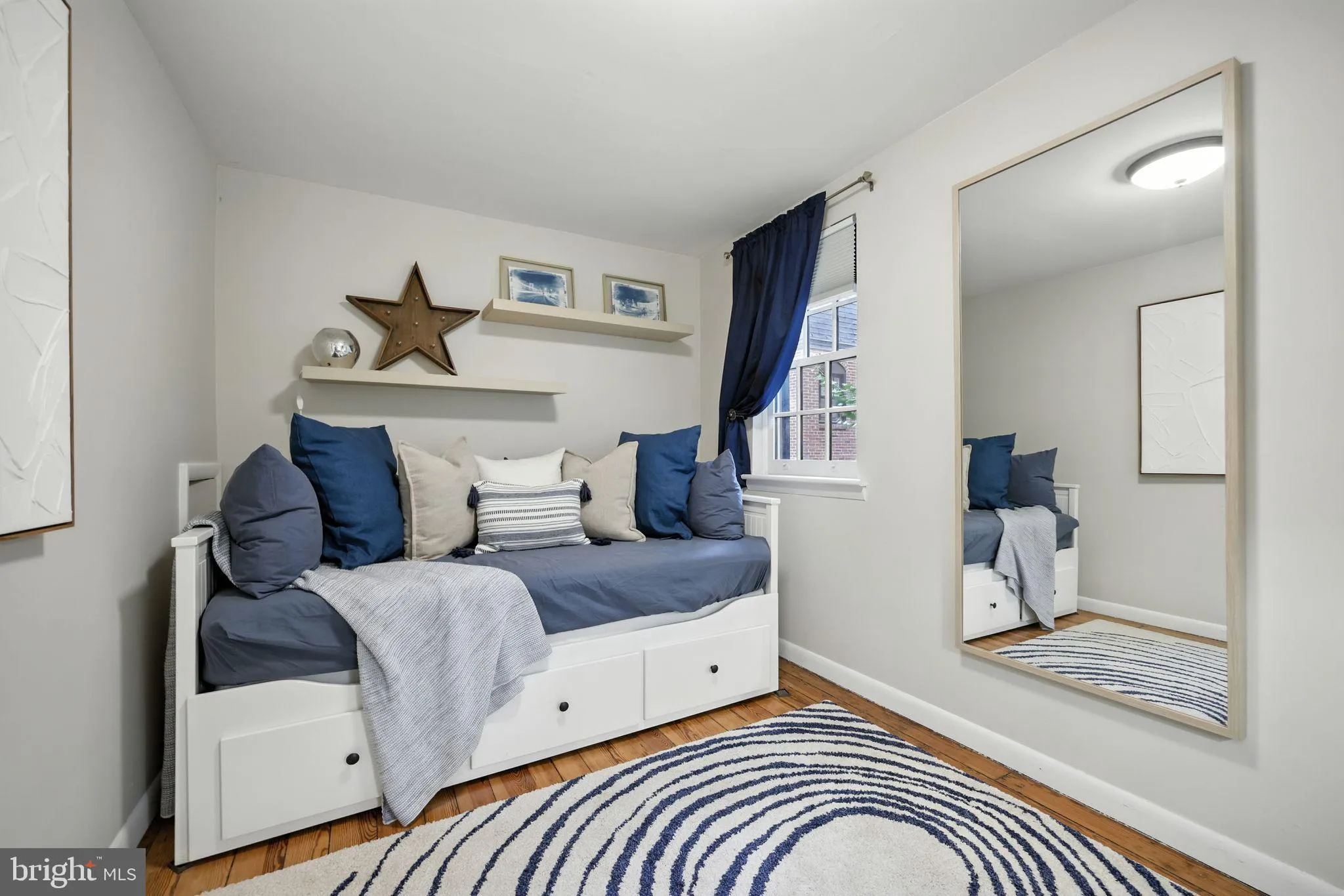 Philadelphia, Pennsylvania 19147, United States, 3 Bedrooms Bedrooms, ,1 BathroomBathrooms,Residential,Contingent,197145