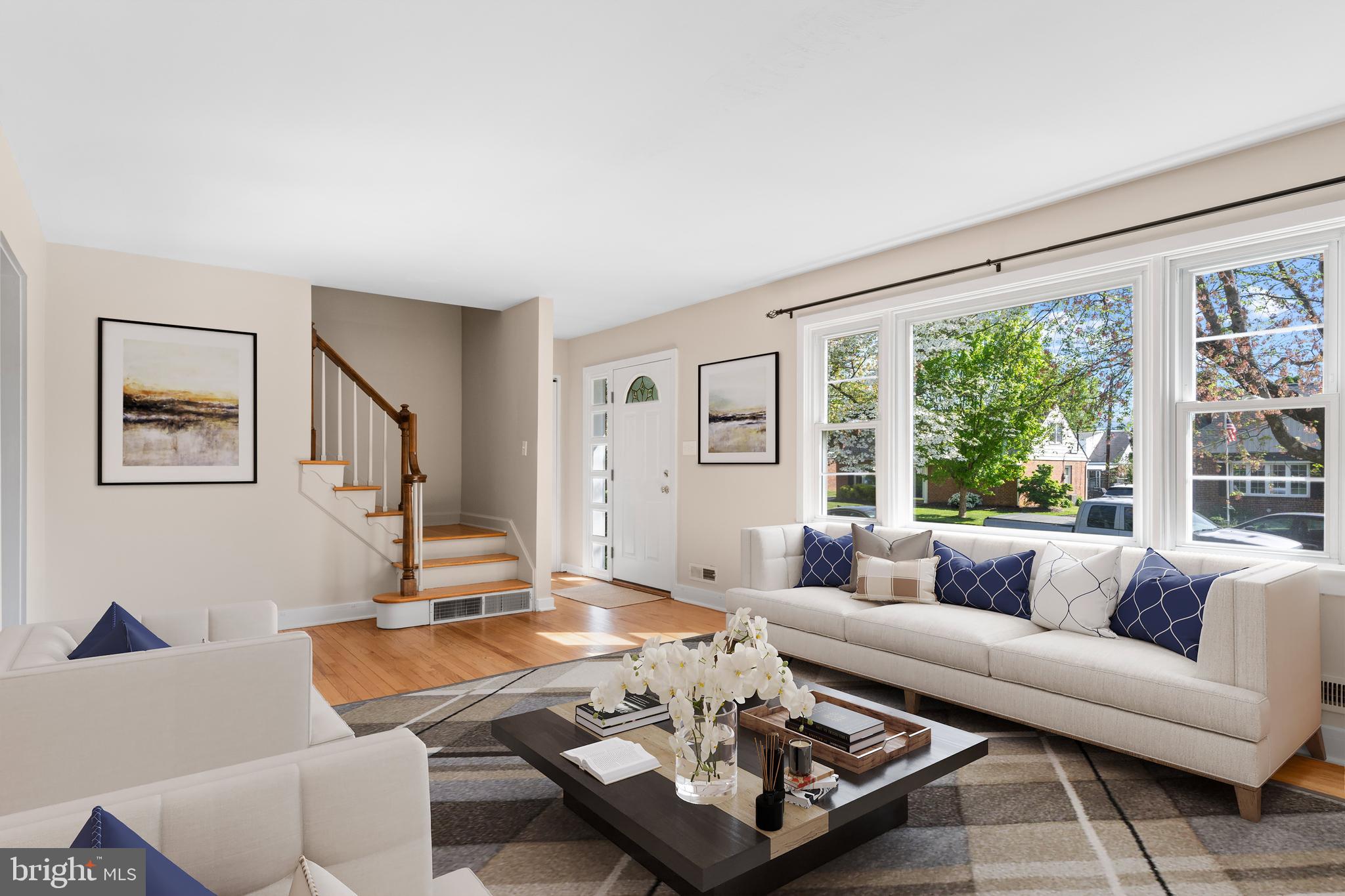 COUNTRY CLUB MANOR - Residential