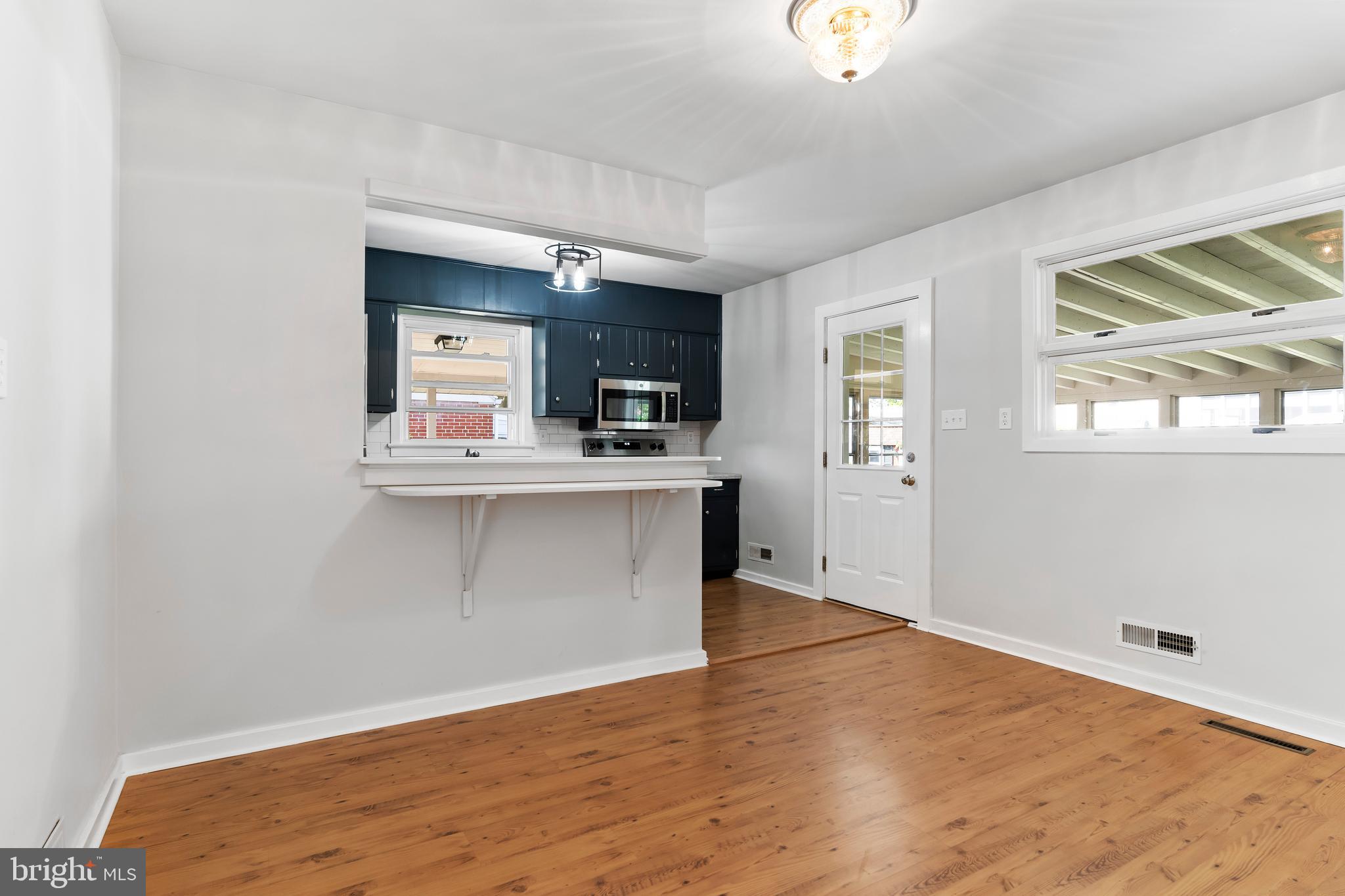 COUNTRY CLUB MANOR - Residential