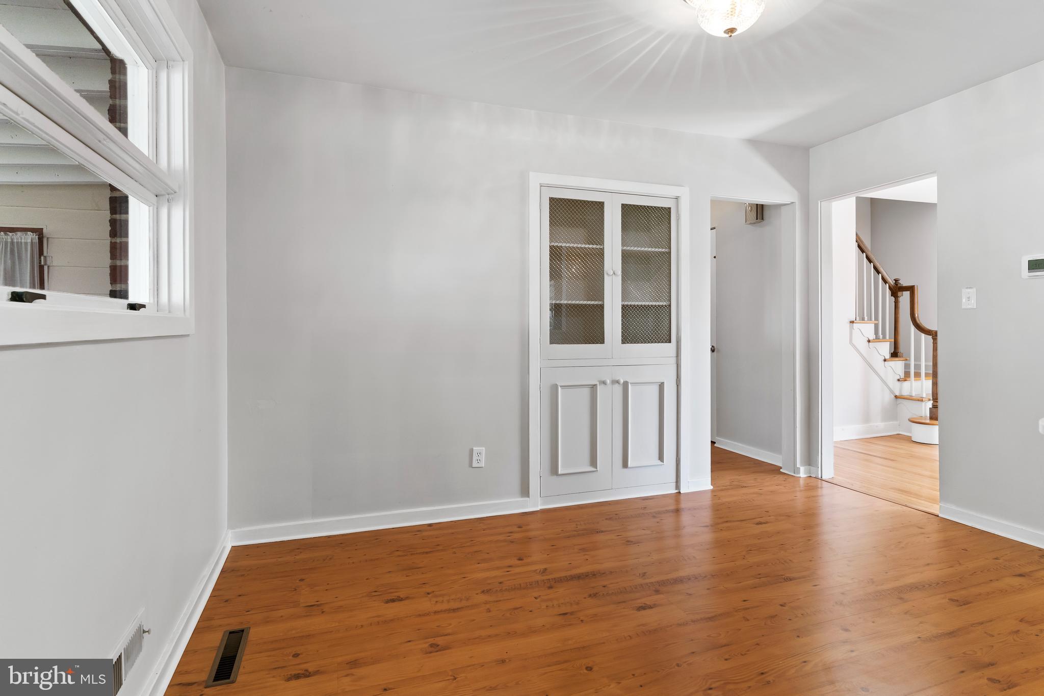 COUNTRY CLUB MANOR - Residential