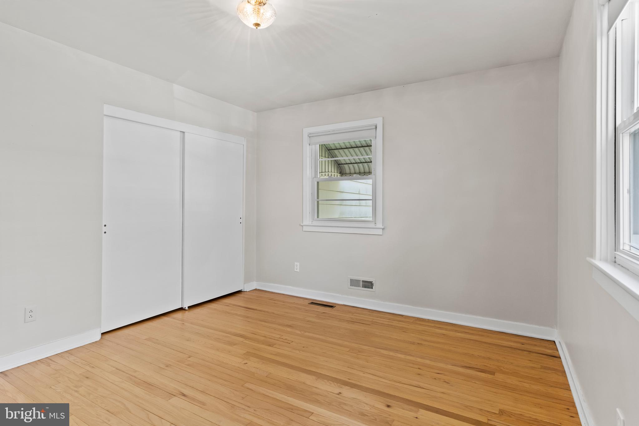 COUNTRY CLUB MANOR - Residential