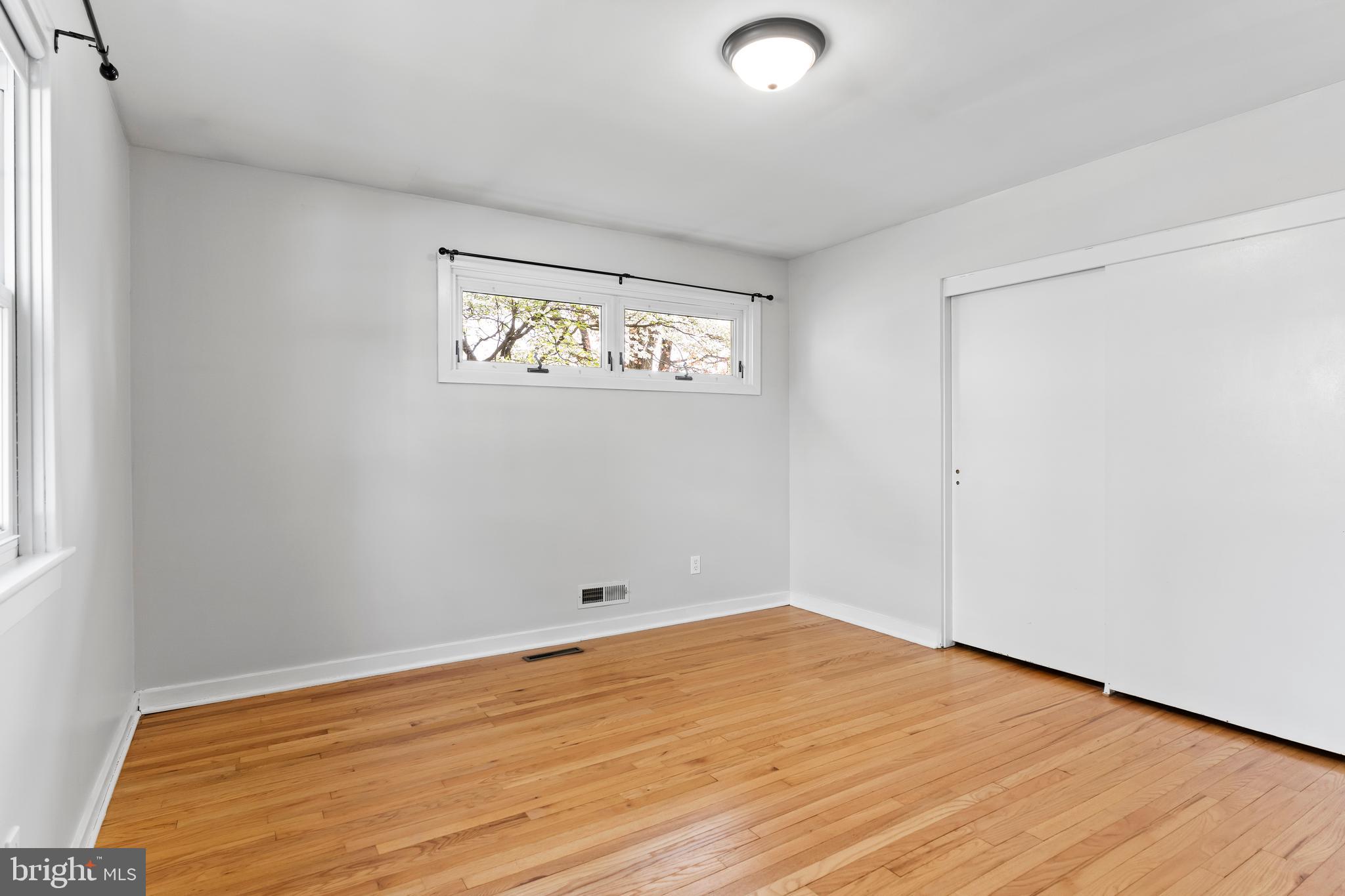 COUNTRY CLUB MANOR - Residential