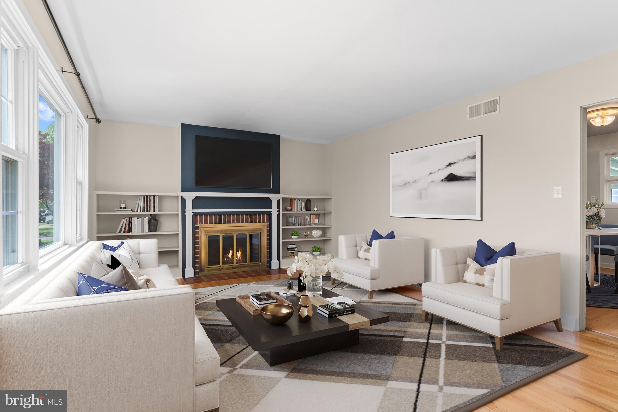 COUNTRY CLUB MANOR - Residential