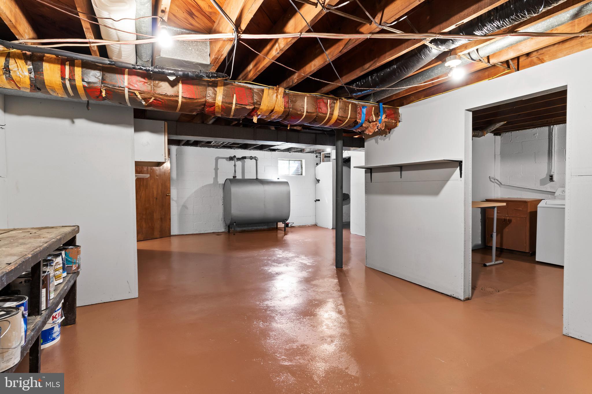 COUNTRY CLUB MANOR - Residential