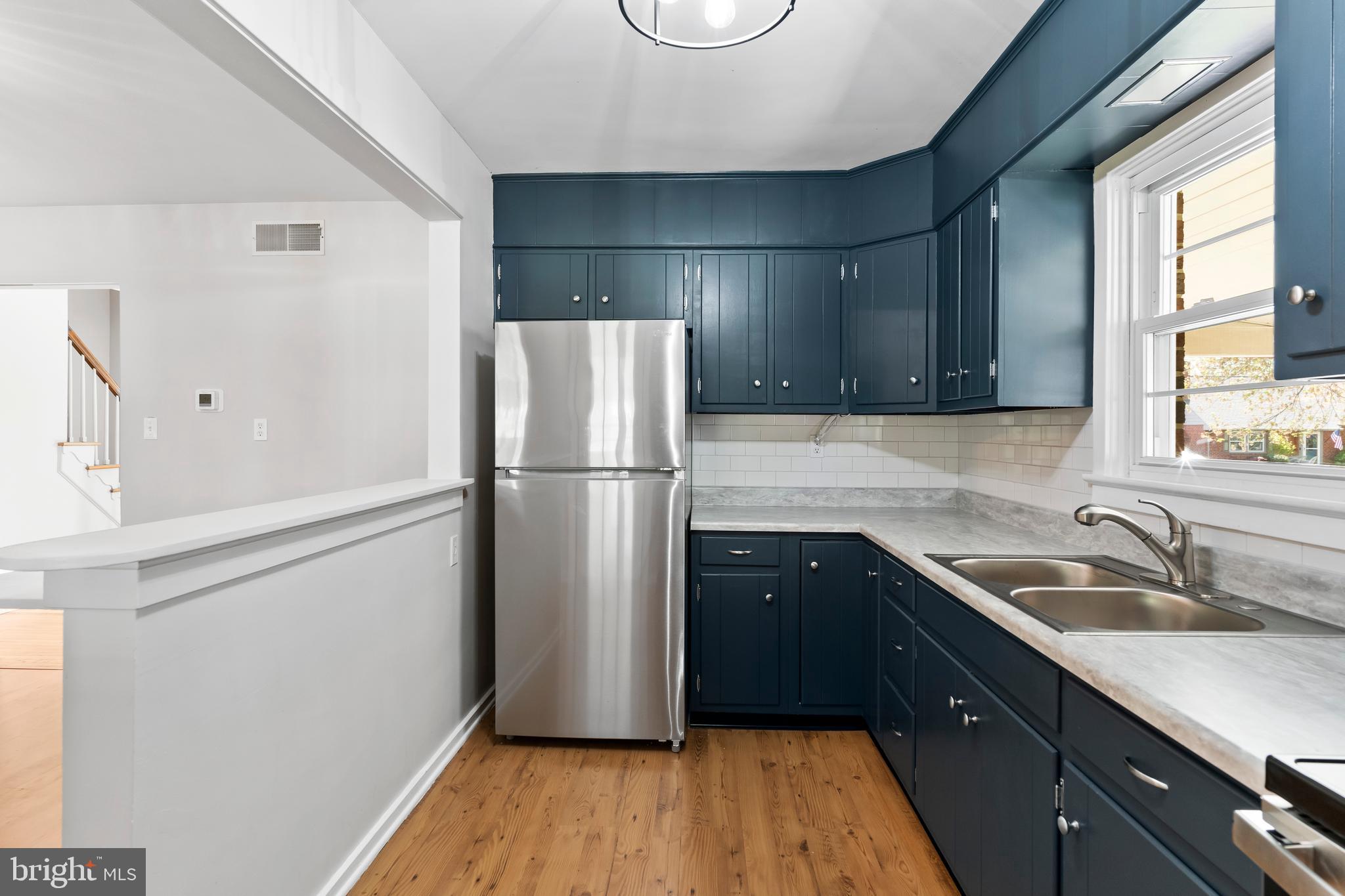 COUNTRY CLUB MANOR - Residential