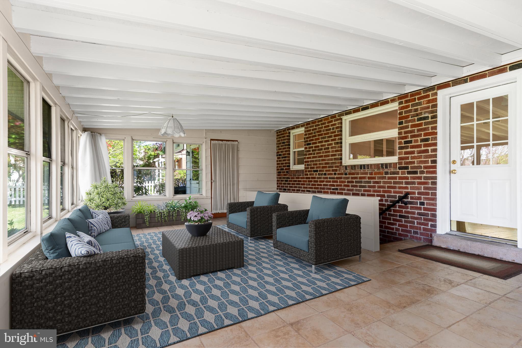 COUNTRY CLUB MANOR - Residential