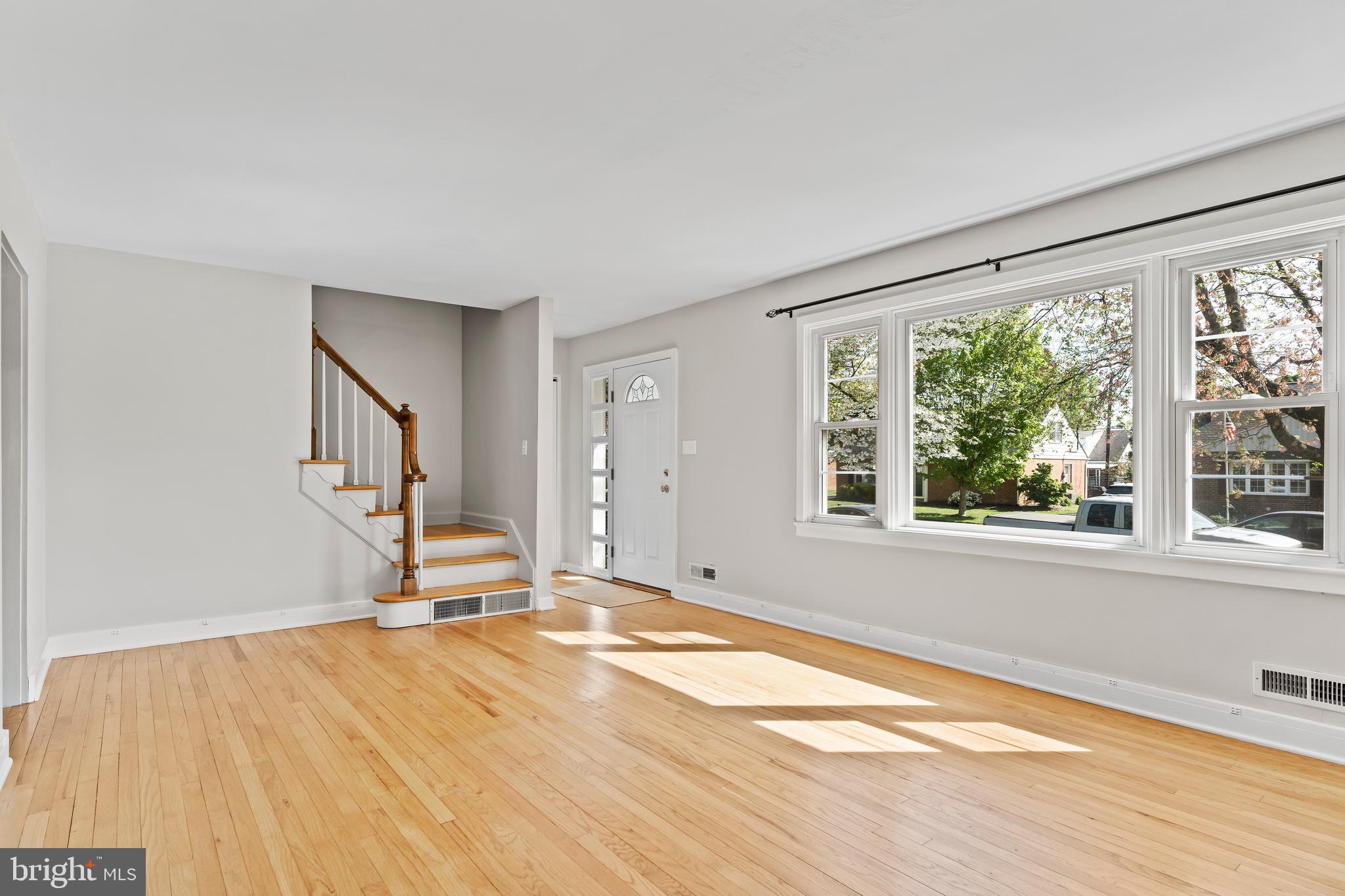 COUNTRY CLUB MANOR - Residential