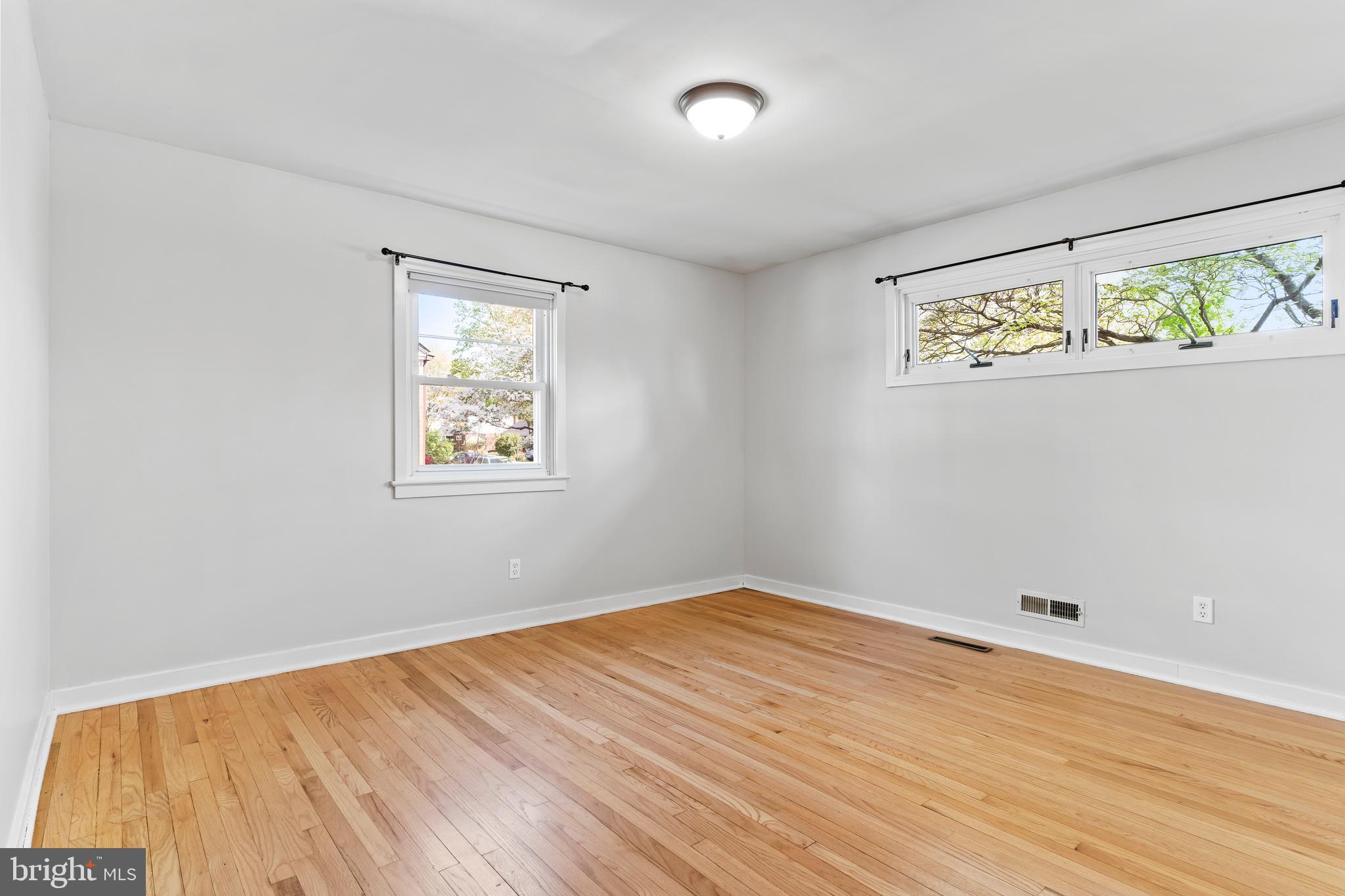 COUNTRY CLUB MANOR - Residential