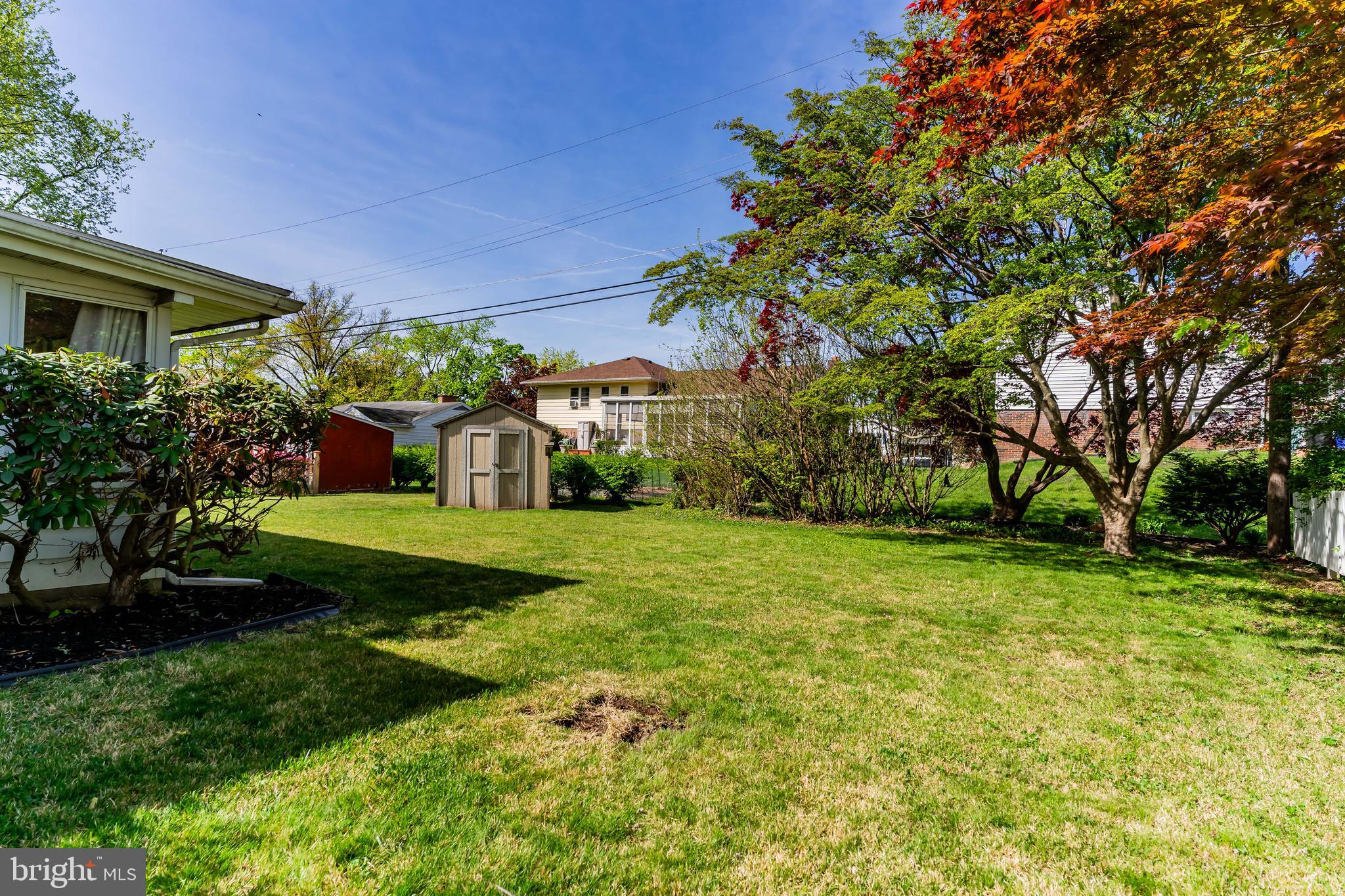 COUNTRY CLUB MANOR - Residential