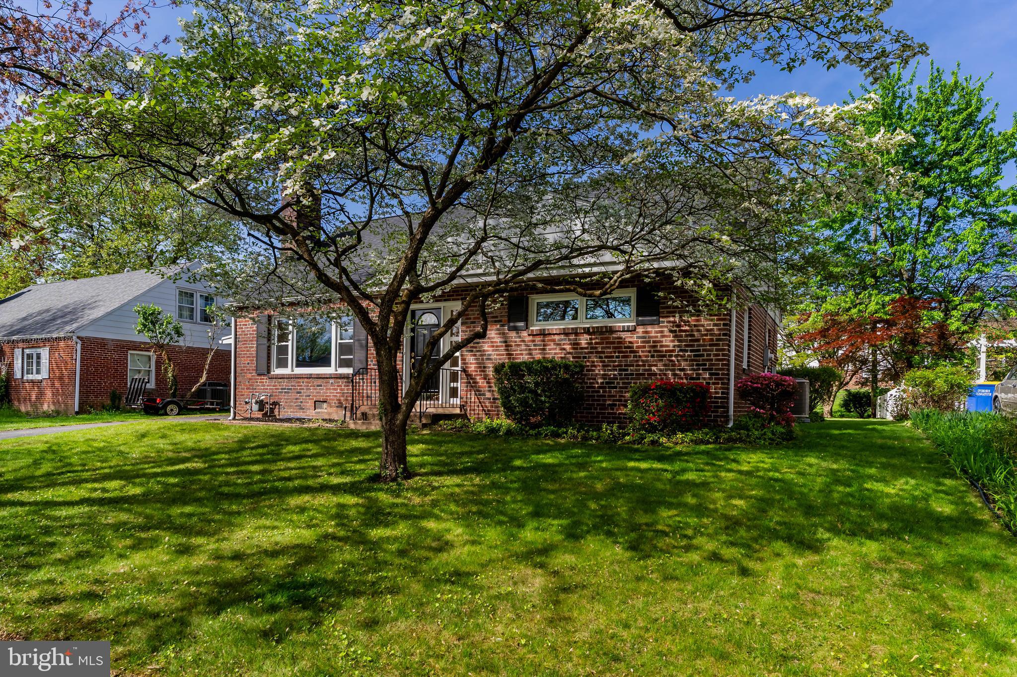 COUNTRY CLUB MANOR - Residential