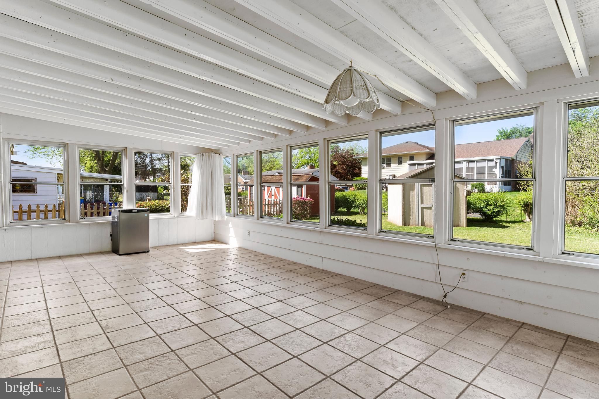 COUNTRY CLUB MANOR - Residential