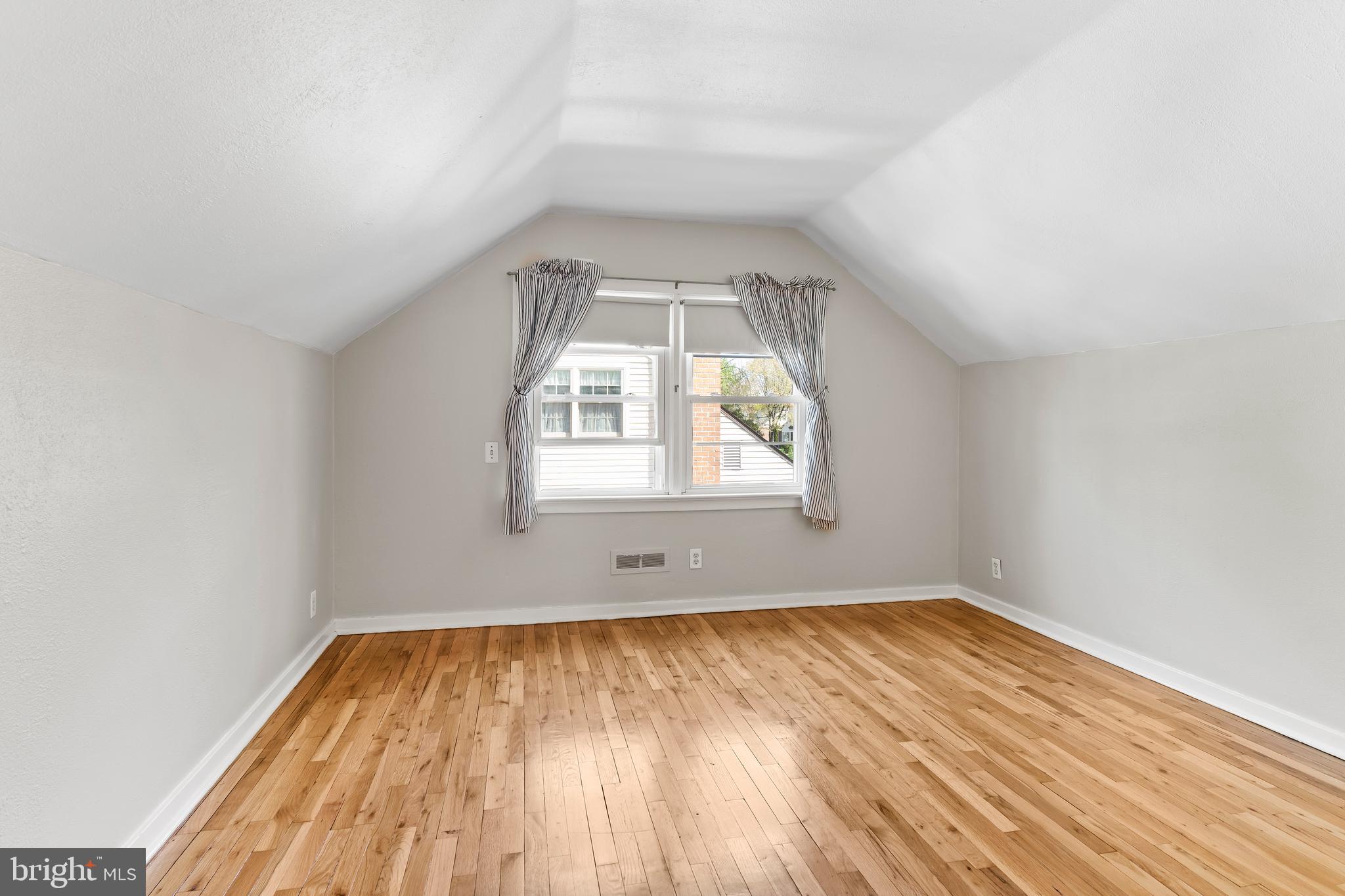 COUNTRY CLUB MANOR - Residential