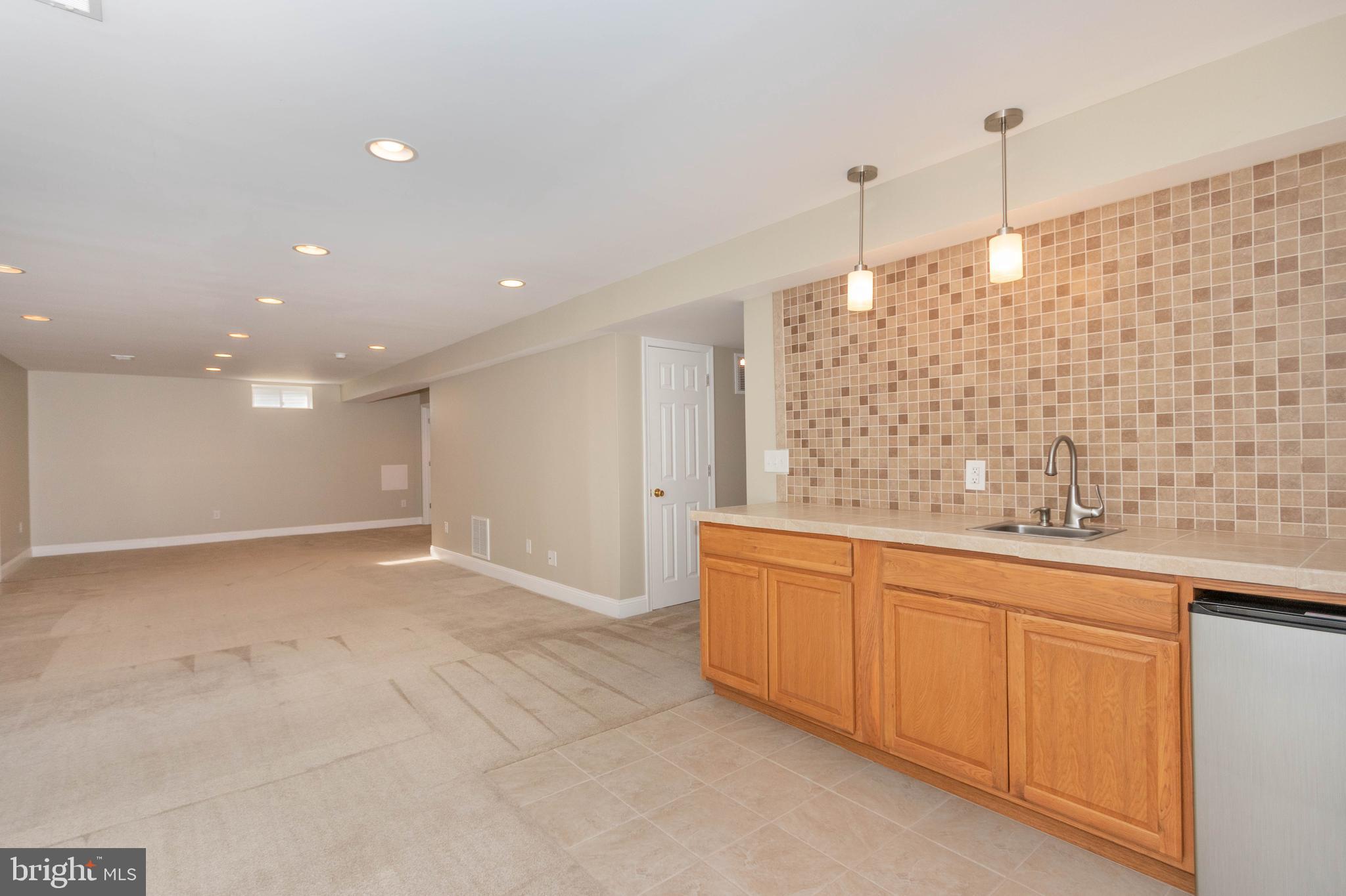 WINDING CREEK ESTATES - Residential Lease