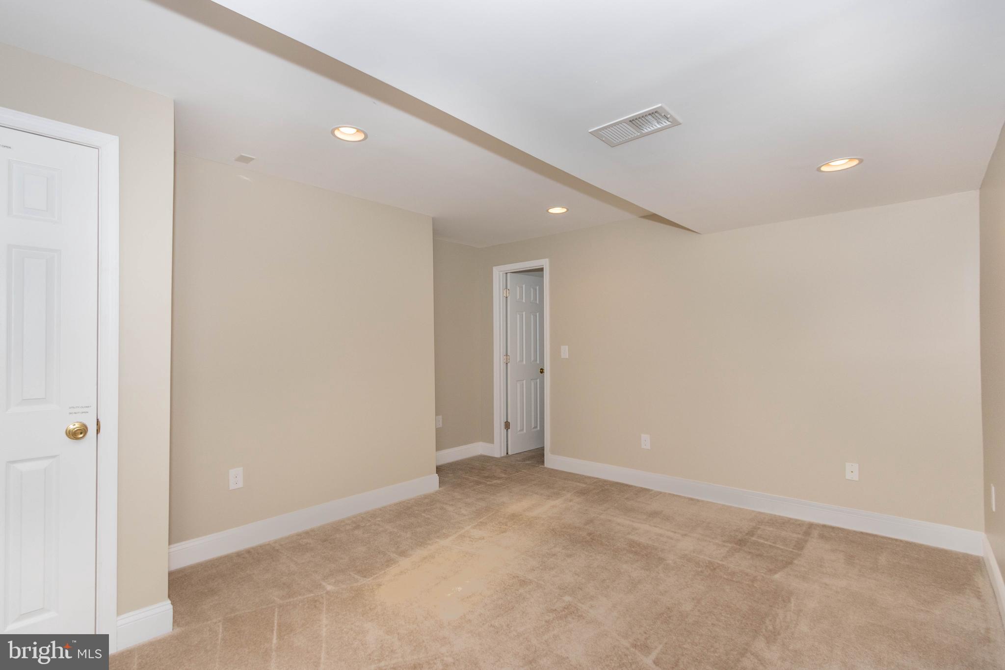 WINDING CREEK ESTATES - Residential Lease