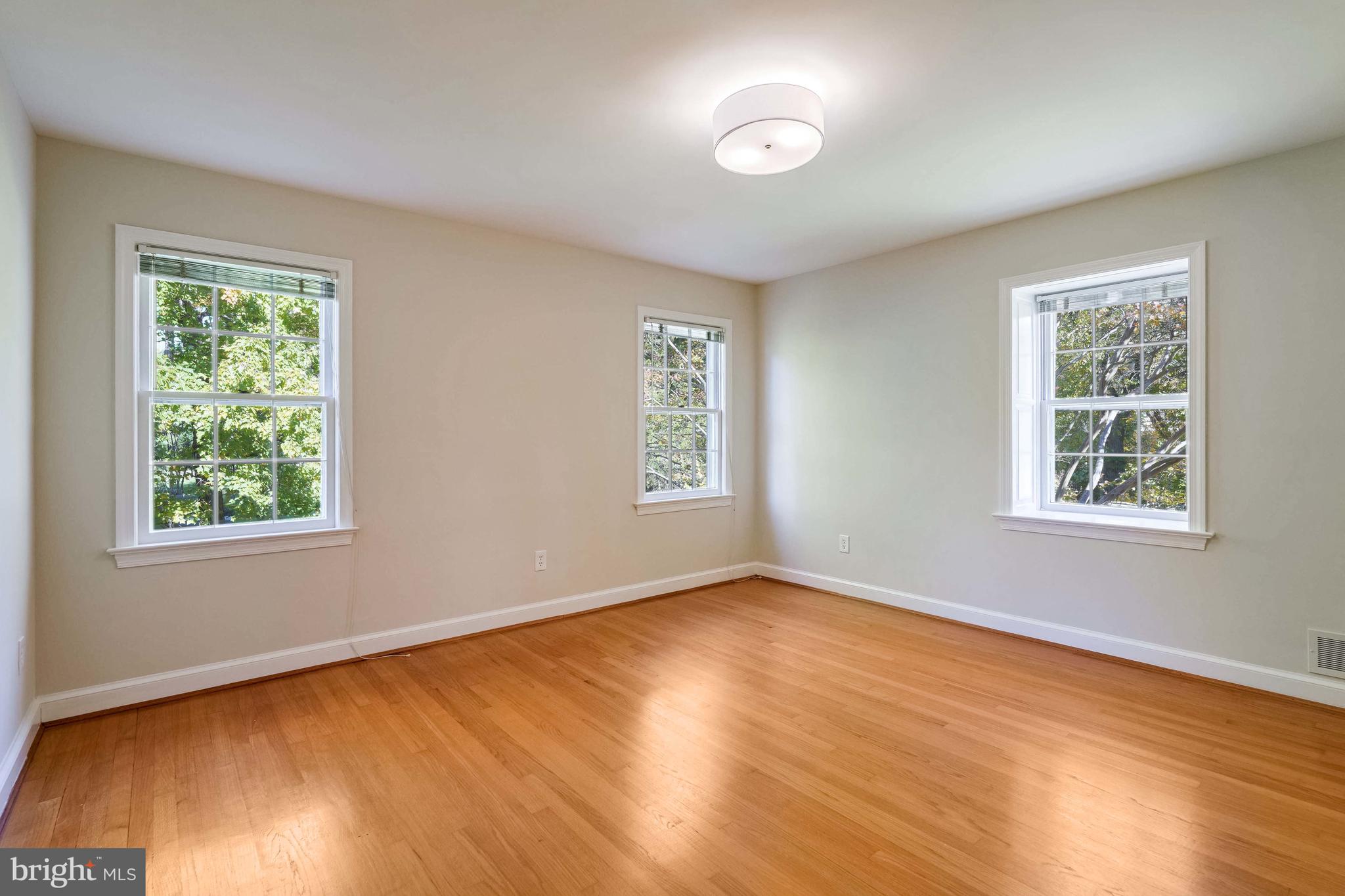 LUXMANOR - Residential