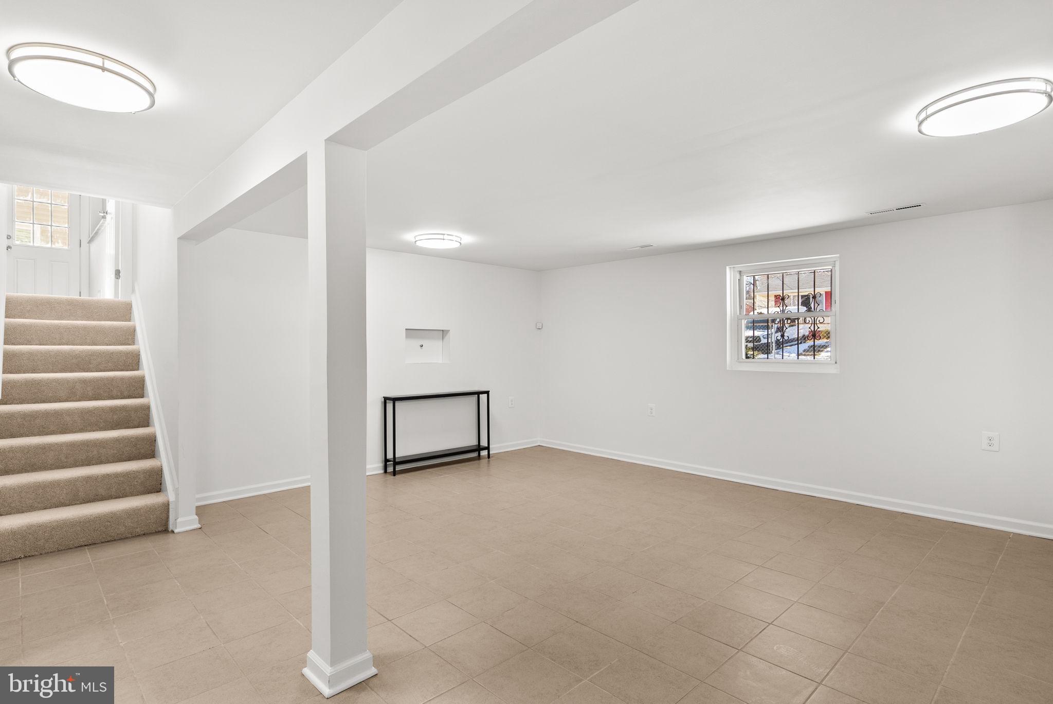 WHITFIELD KNOLLS - Residential