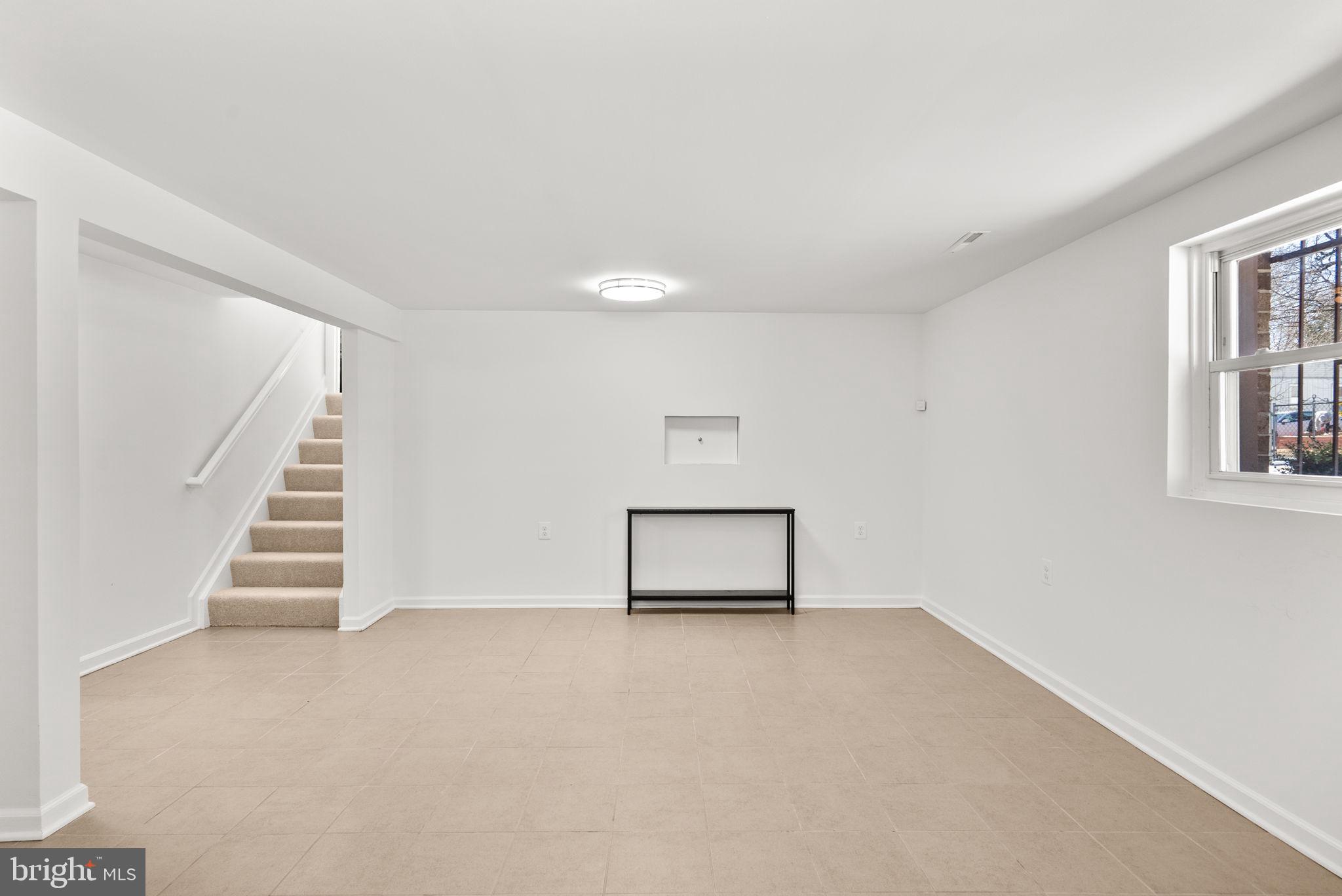 WHITFIELD KNOLLS - Residential