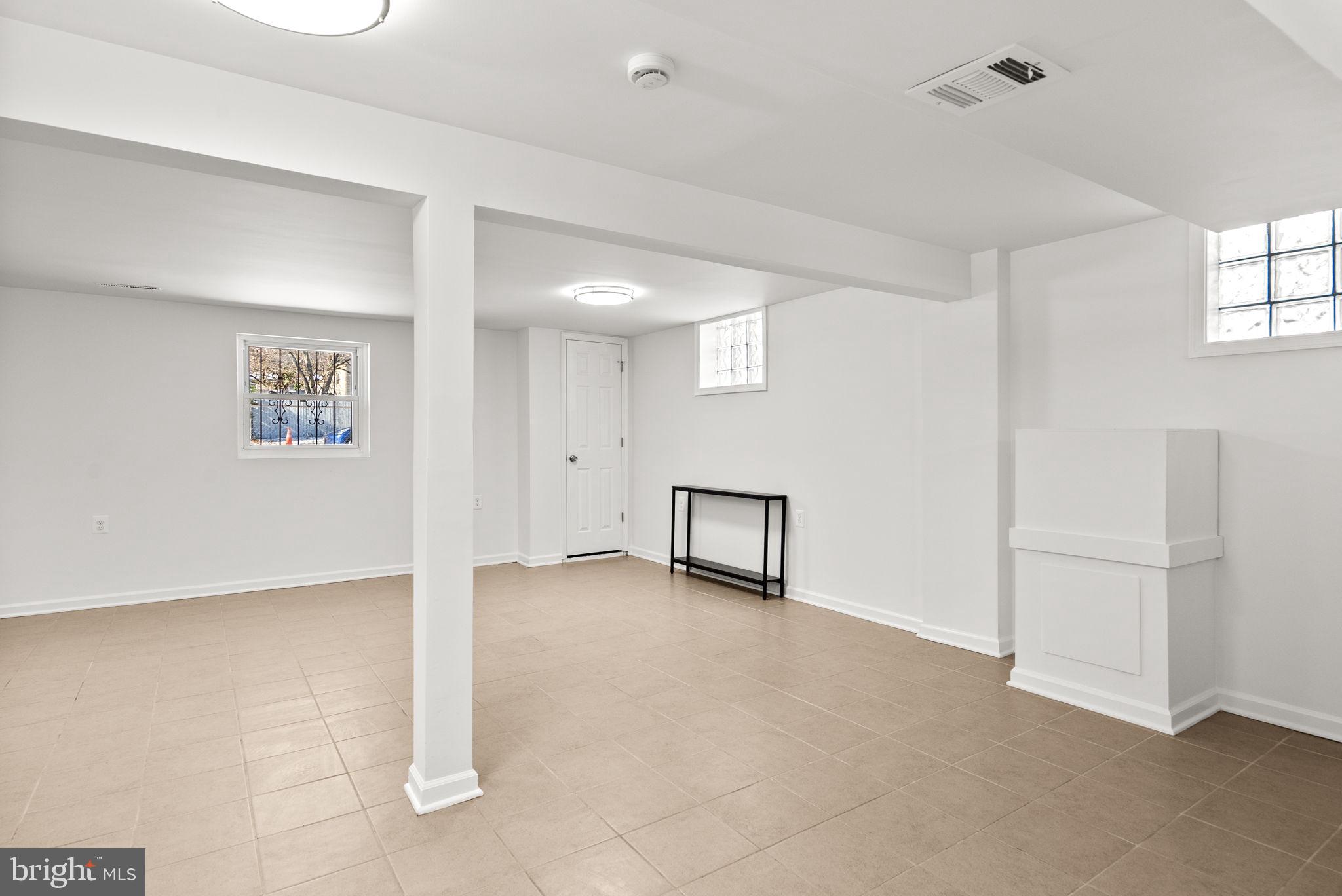 WHITFIELD KNOLLS - Residential