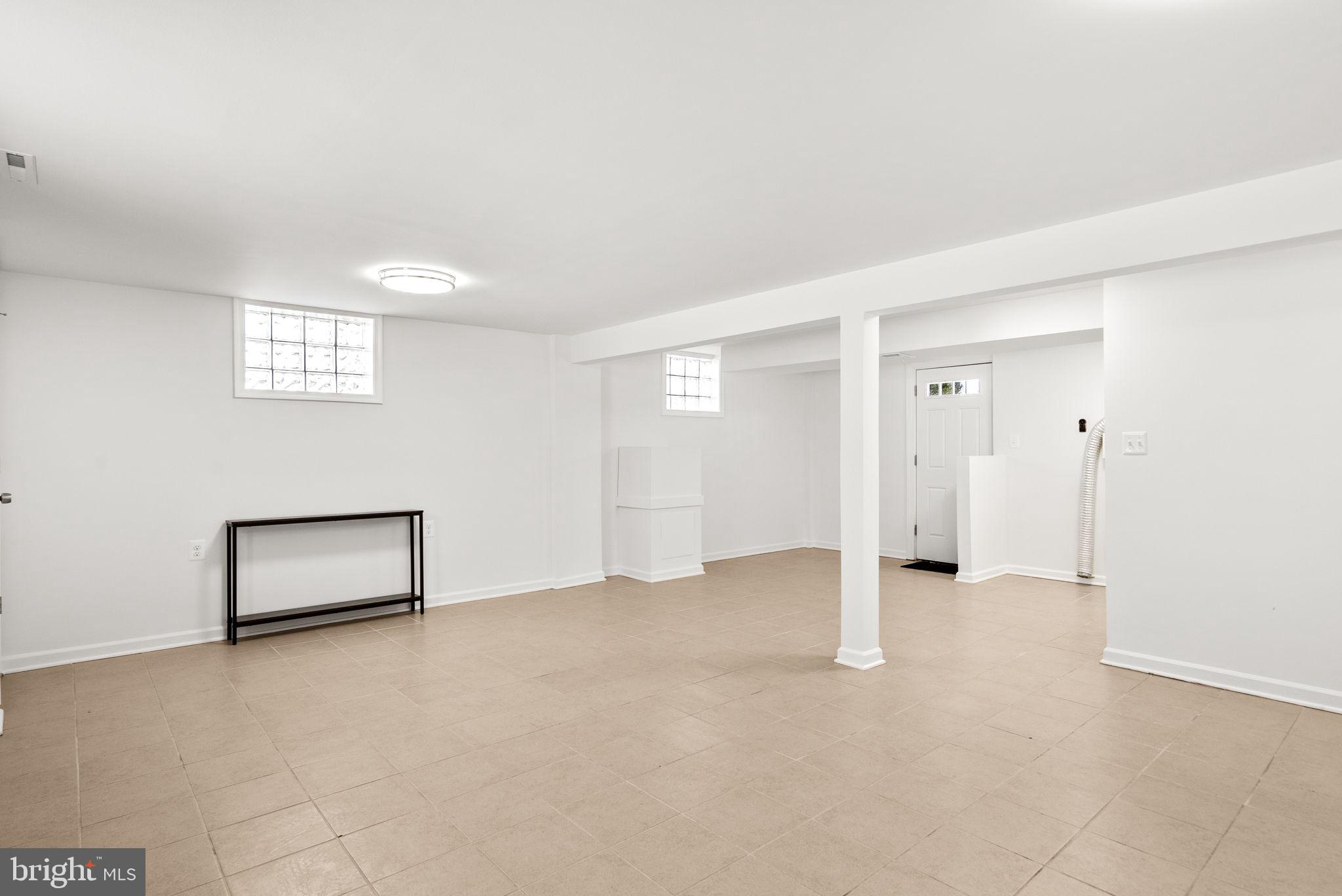 WHITFIELD KNOLLS - Residential