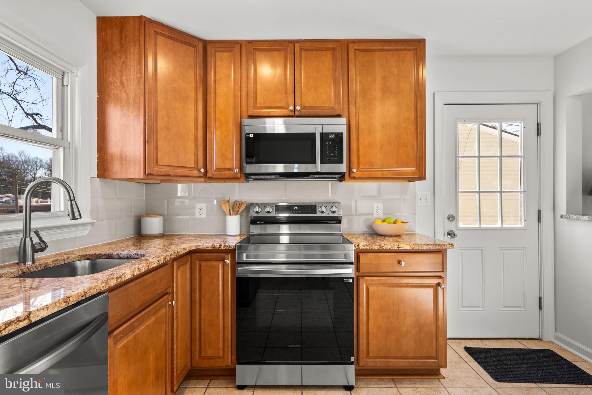 WHITFIELD KNOLLS - Residential