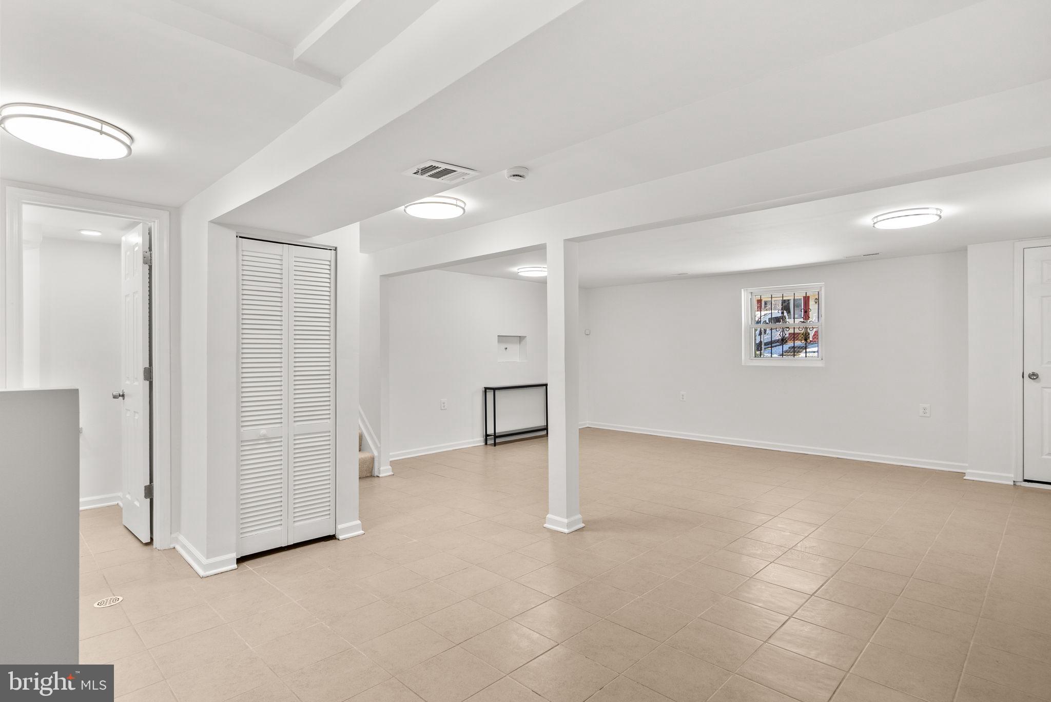 WHITFIELD KNOLLS - Residential