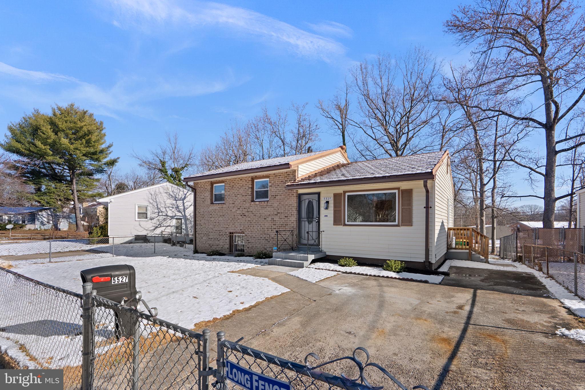 WHITFIELD KNOLLS - Residential