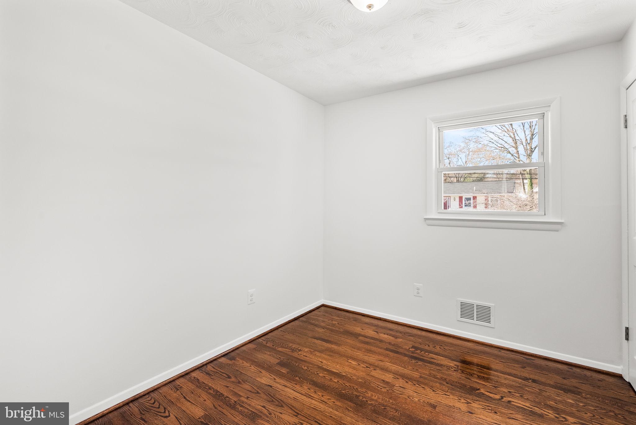 WHITFIELD KNOLLS - Residential