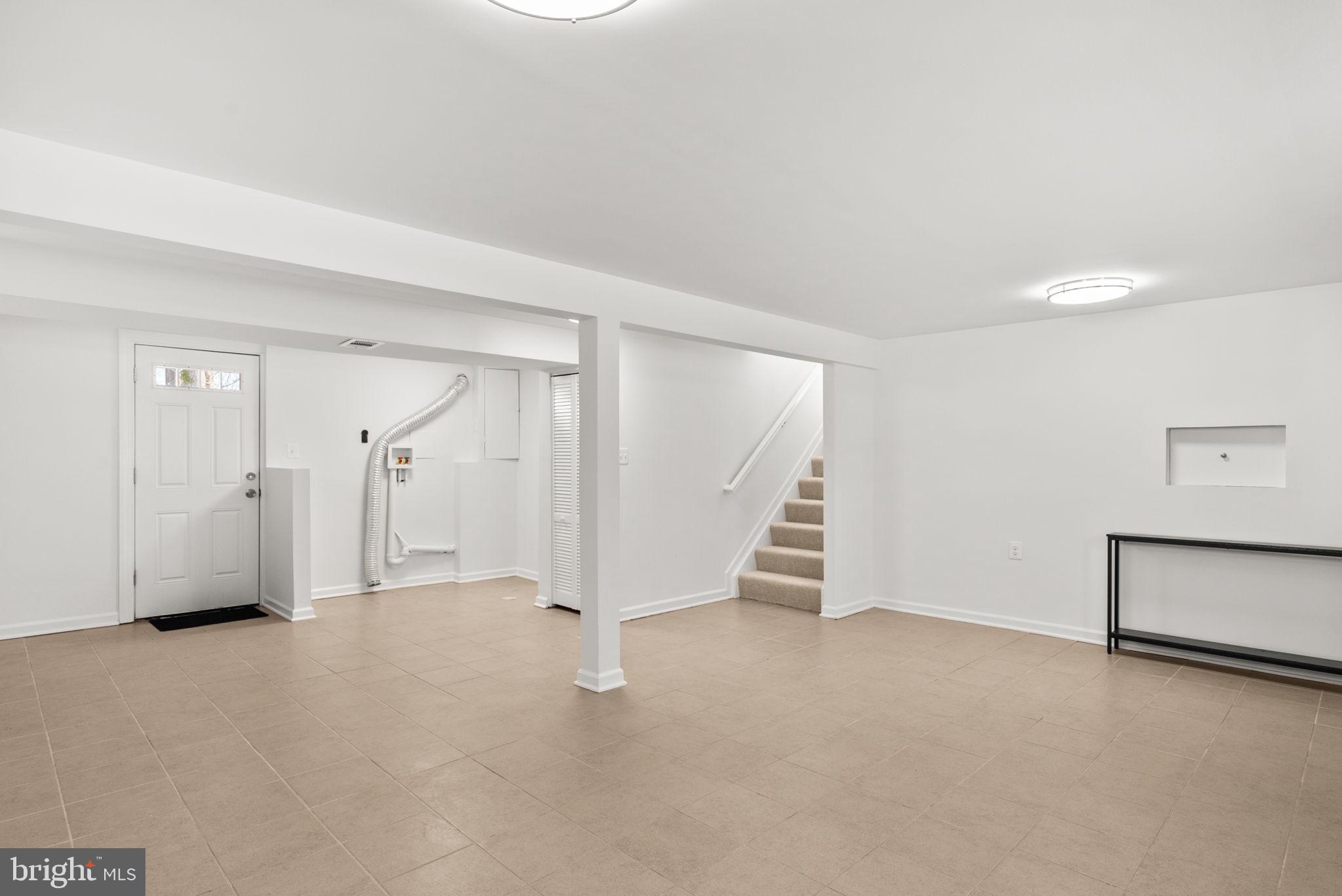 WHITFIELD KNOLLS - Residential