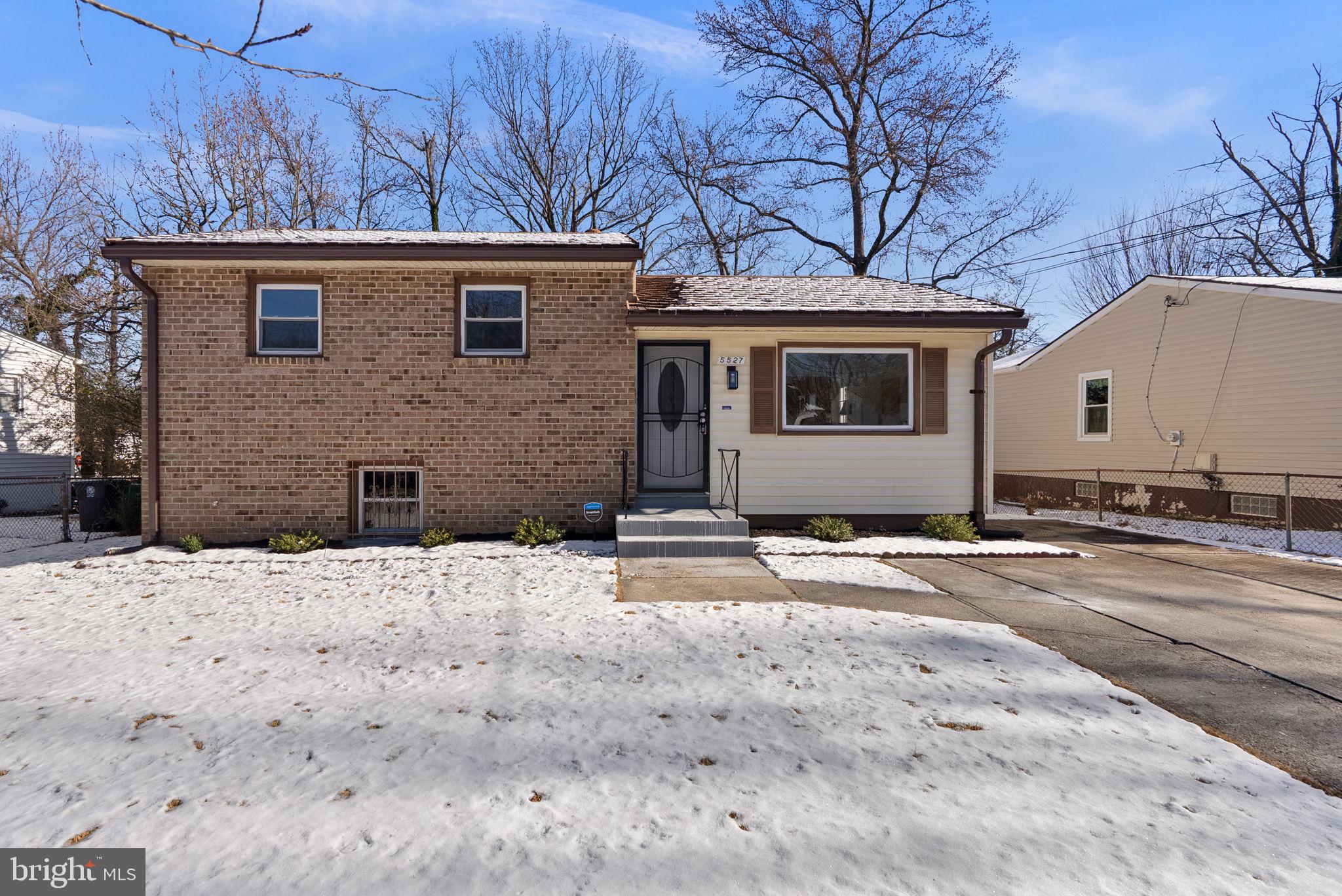 WHITFIELD KNOLLS - Residential