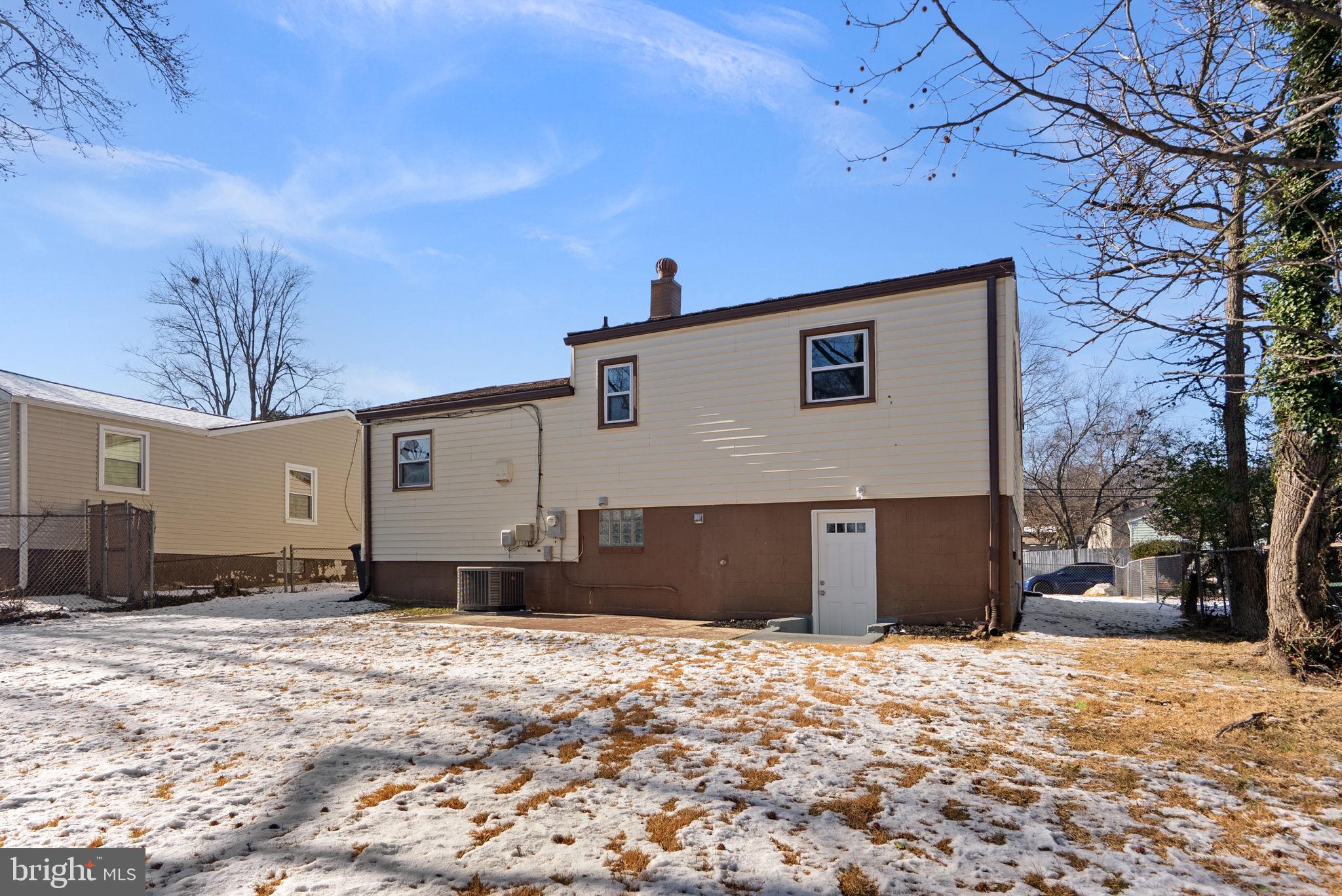 WHITFIELD KNOLLS - Residential