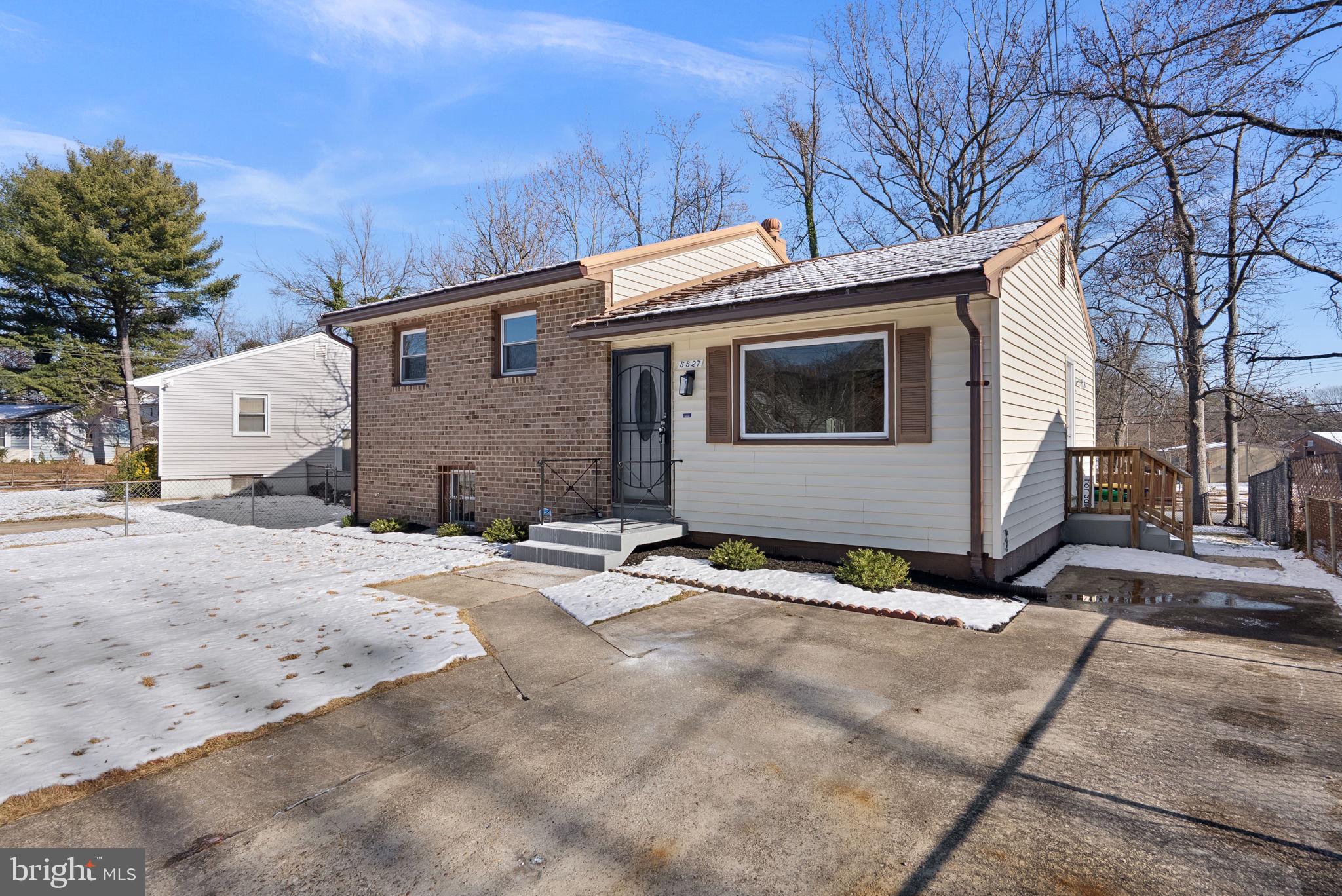 WHITFIELD KNOLLS - Residential