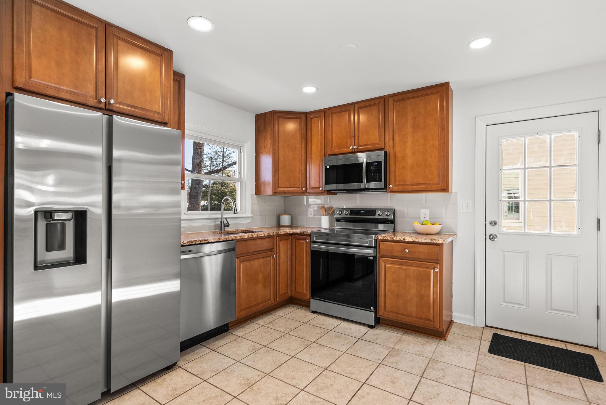 WHITFIELD KNOLLS - Residential