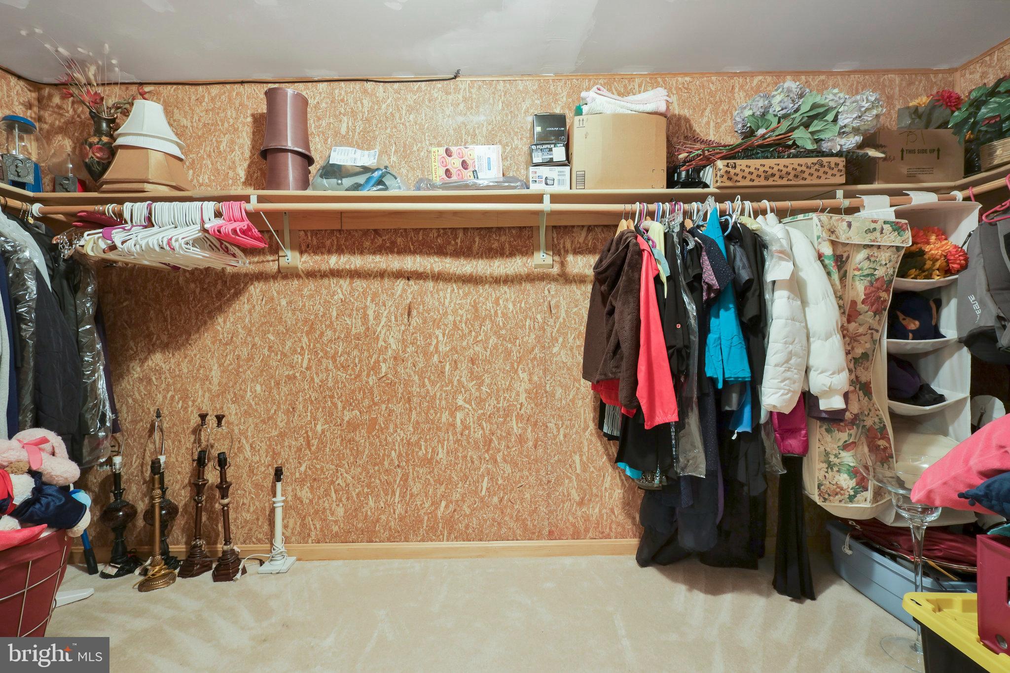 HOLLY PARK - Residential