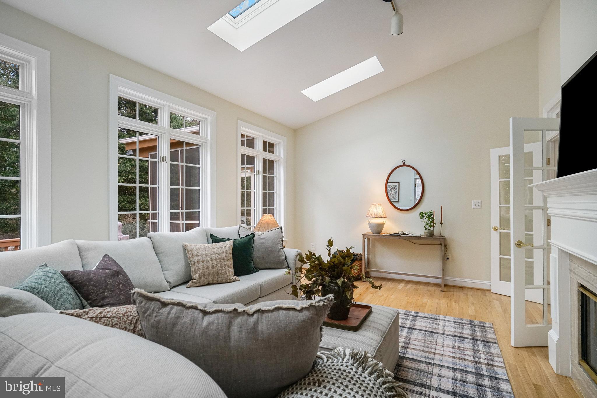 HOLLY PARK - Residential