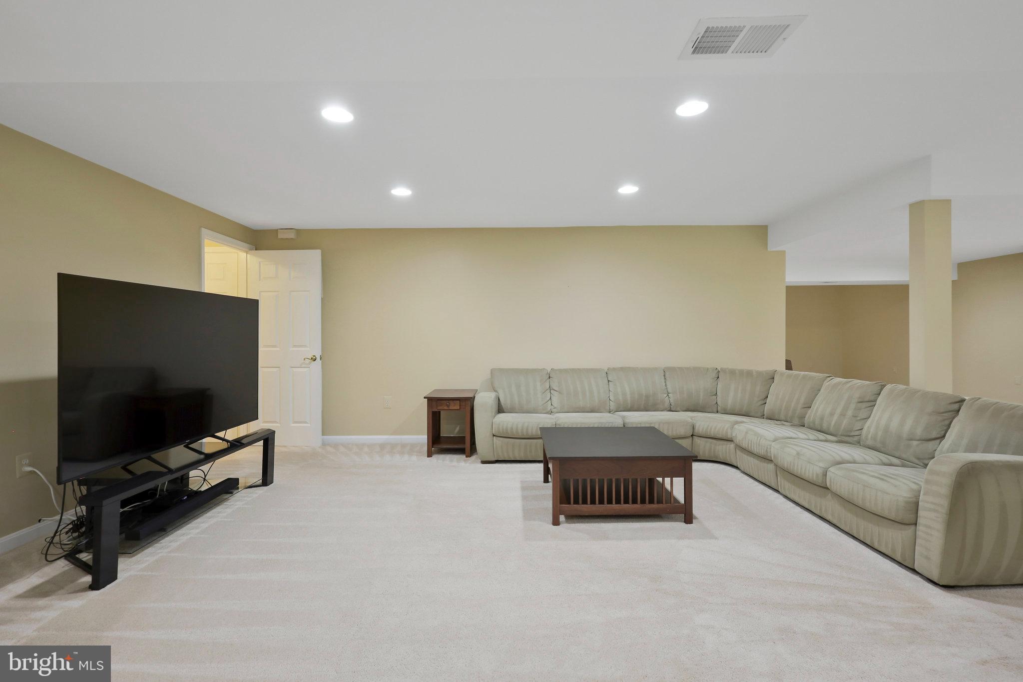 HOLLY PARK - Residential