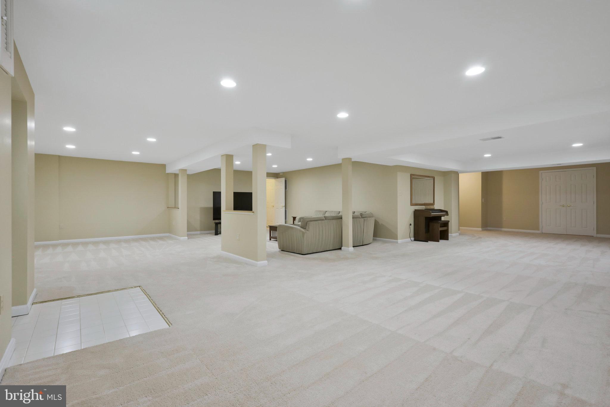 HOLLY PARK - Residential