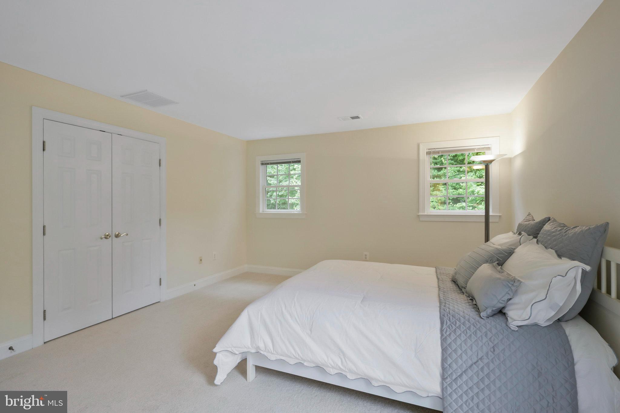 HOLLY PARK - Residential