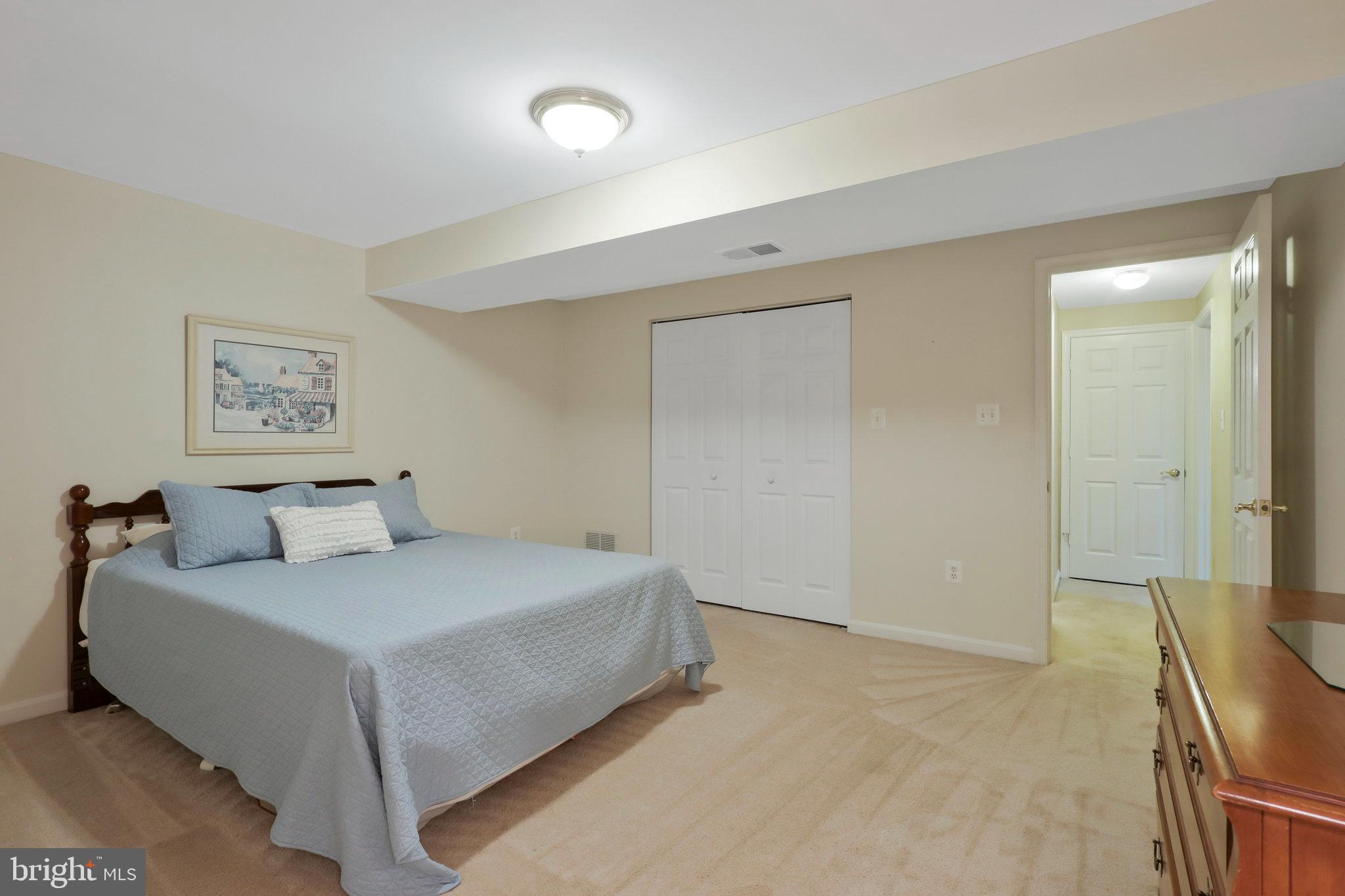 HOLLY PARK - Residential