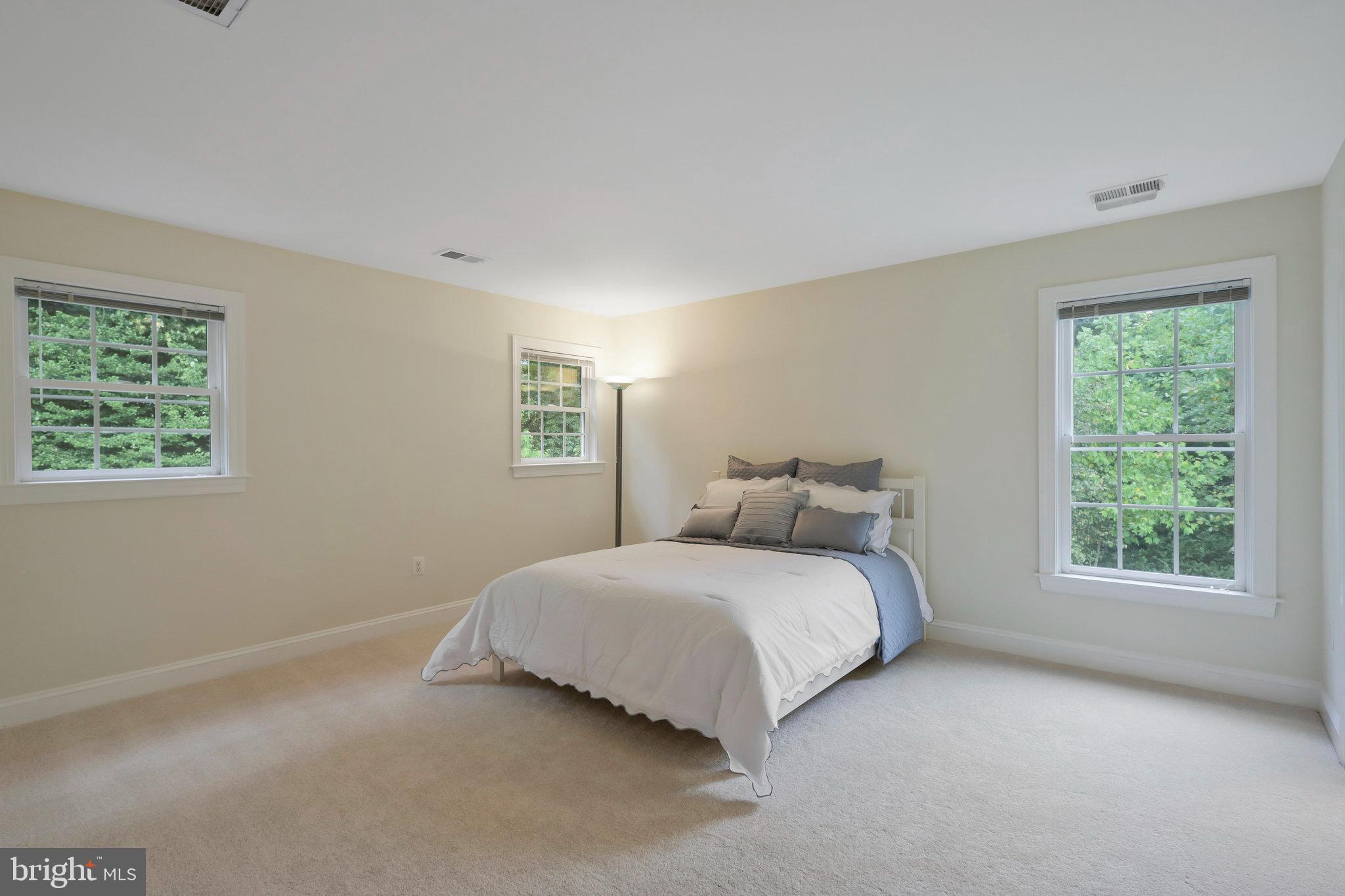 HOLLY PARK - Residential