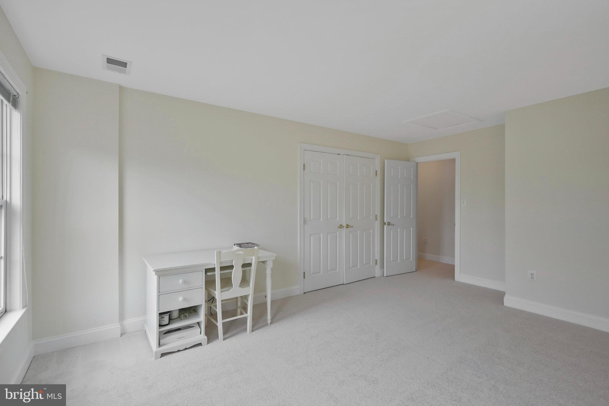 HOLLY PARK - Residential